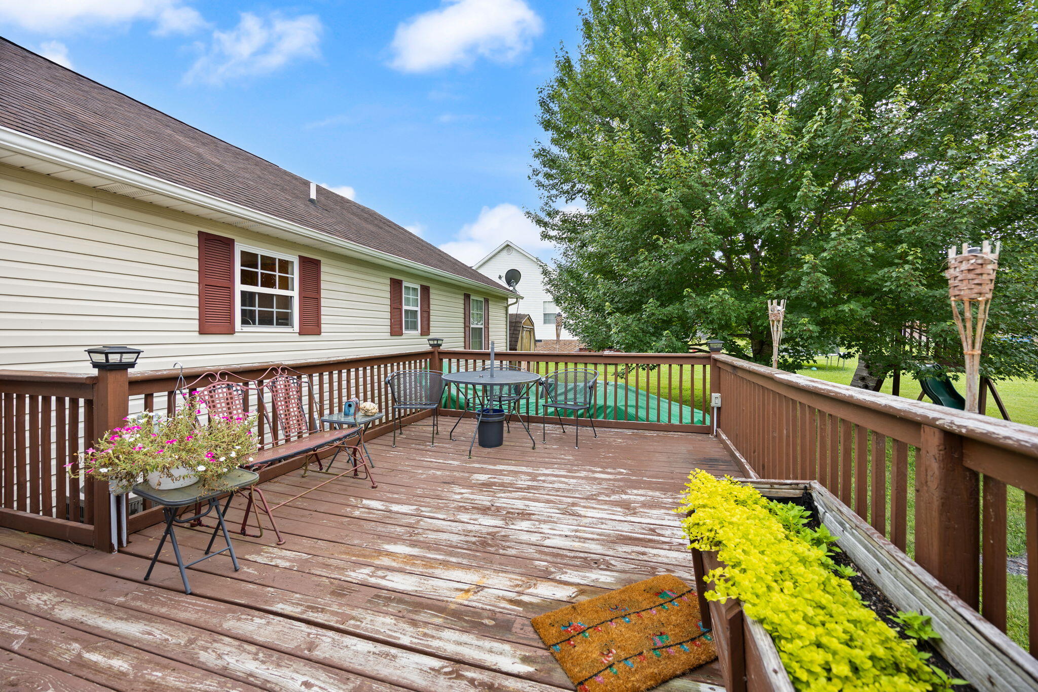 389 Park Lane Property Photo 13