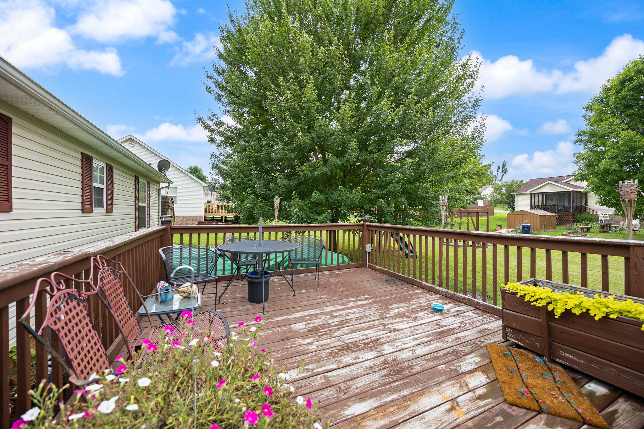 389 Park Lane Property Photo 14