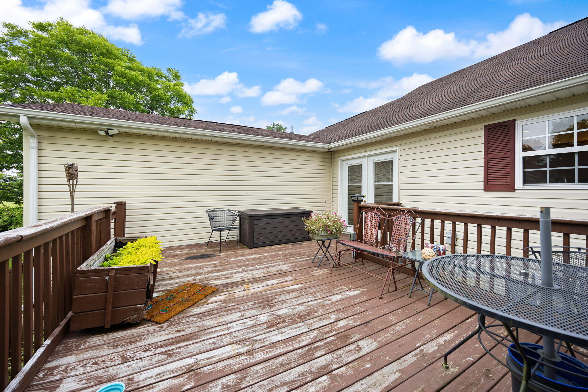 389 Park Lane Property Photo 15
