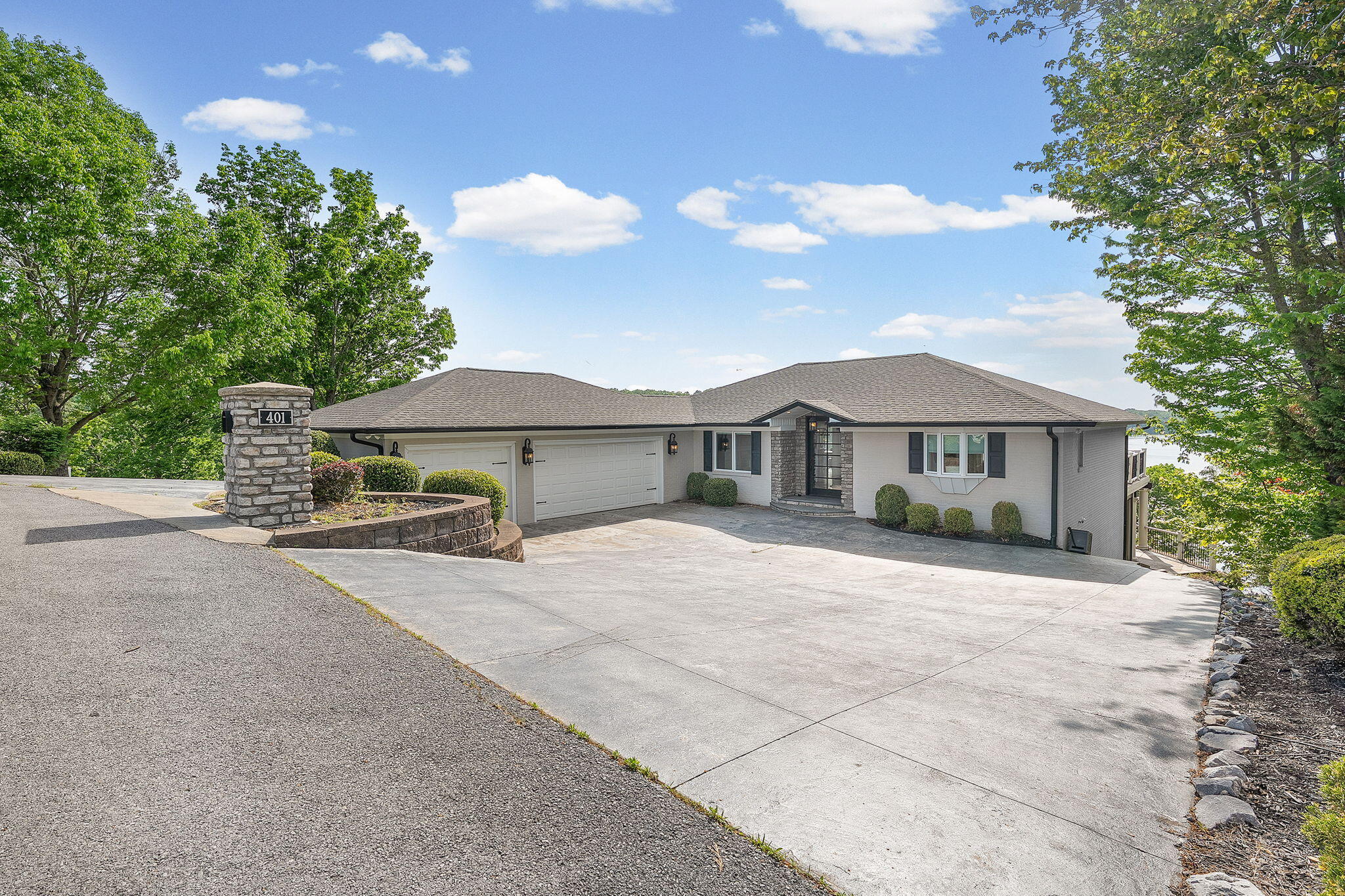 401 Pollard Circle Property Photo 2