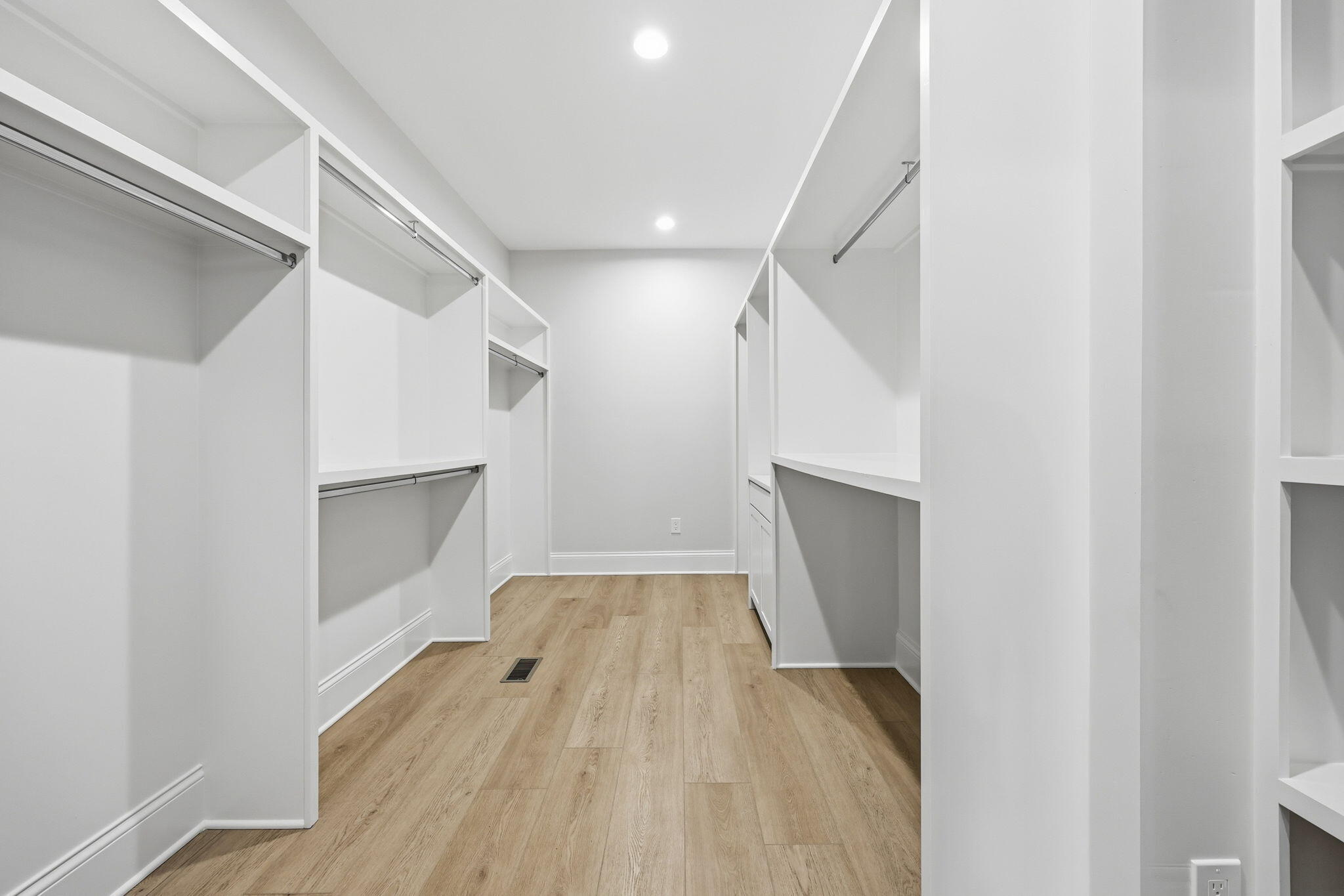 1600 Winners Circle Property Photo 42