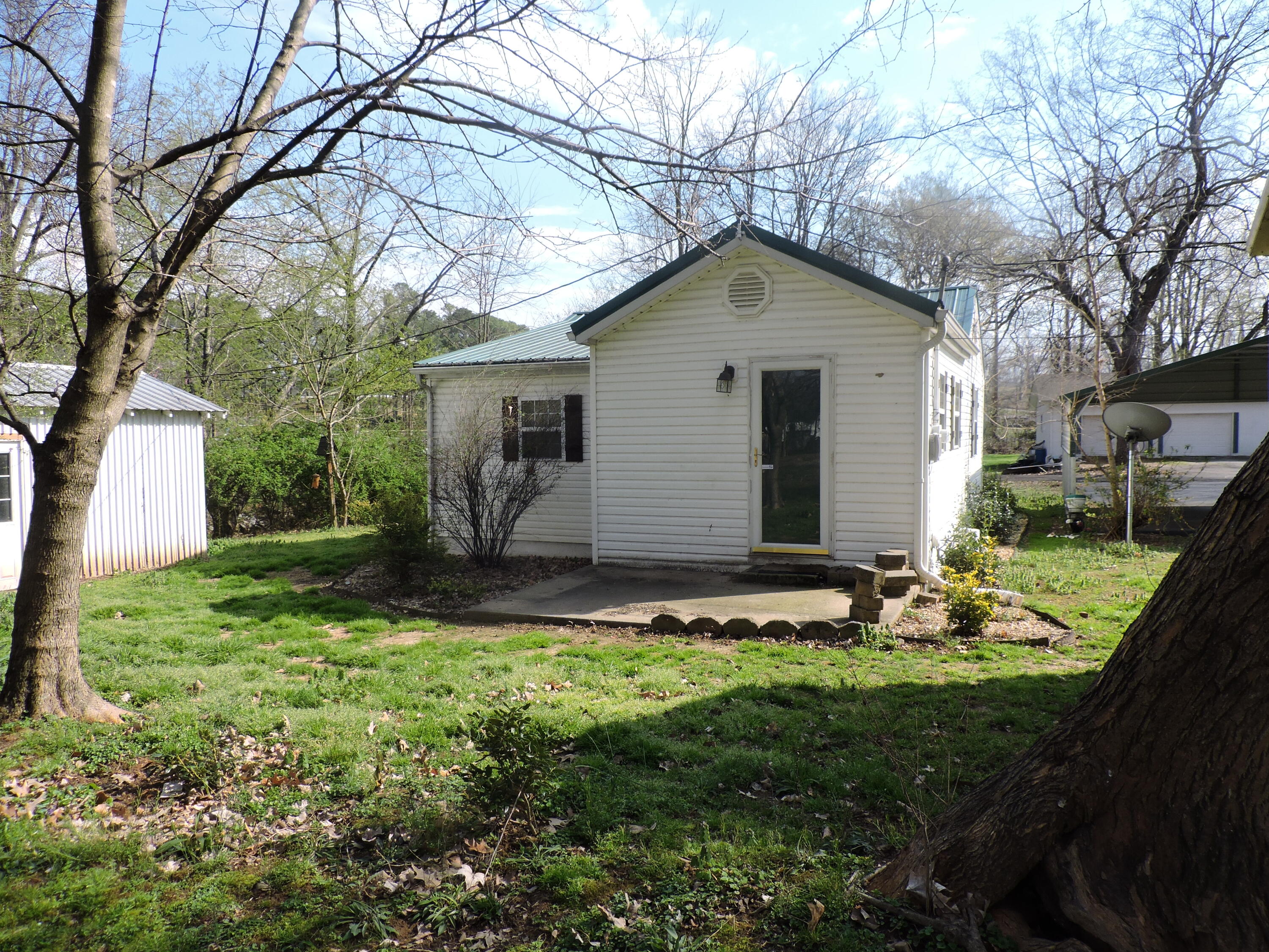 205 E 15th Street Property Photo 4