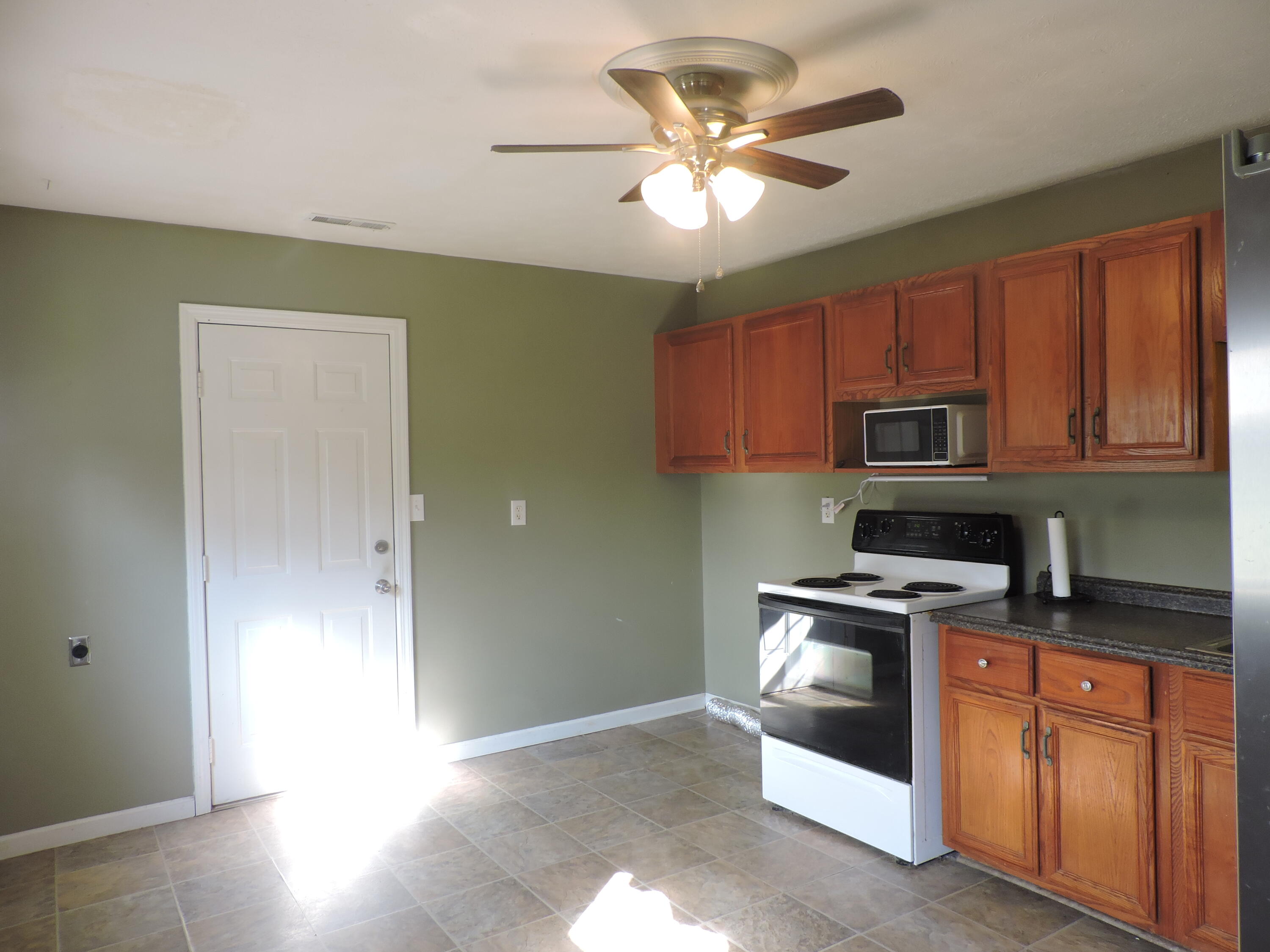 205 E 15th Street Property Photo 10