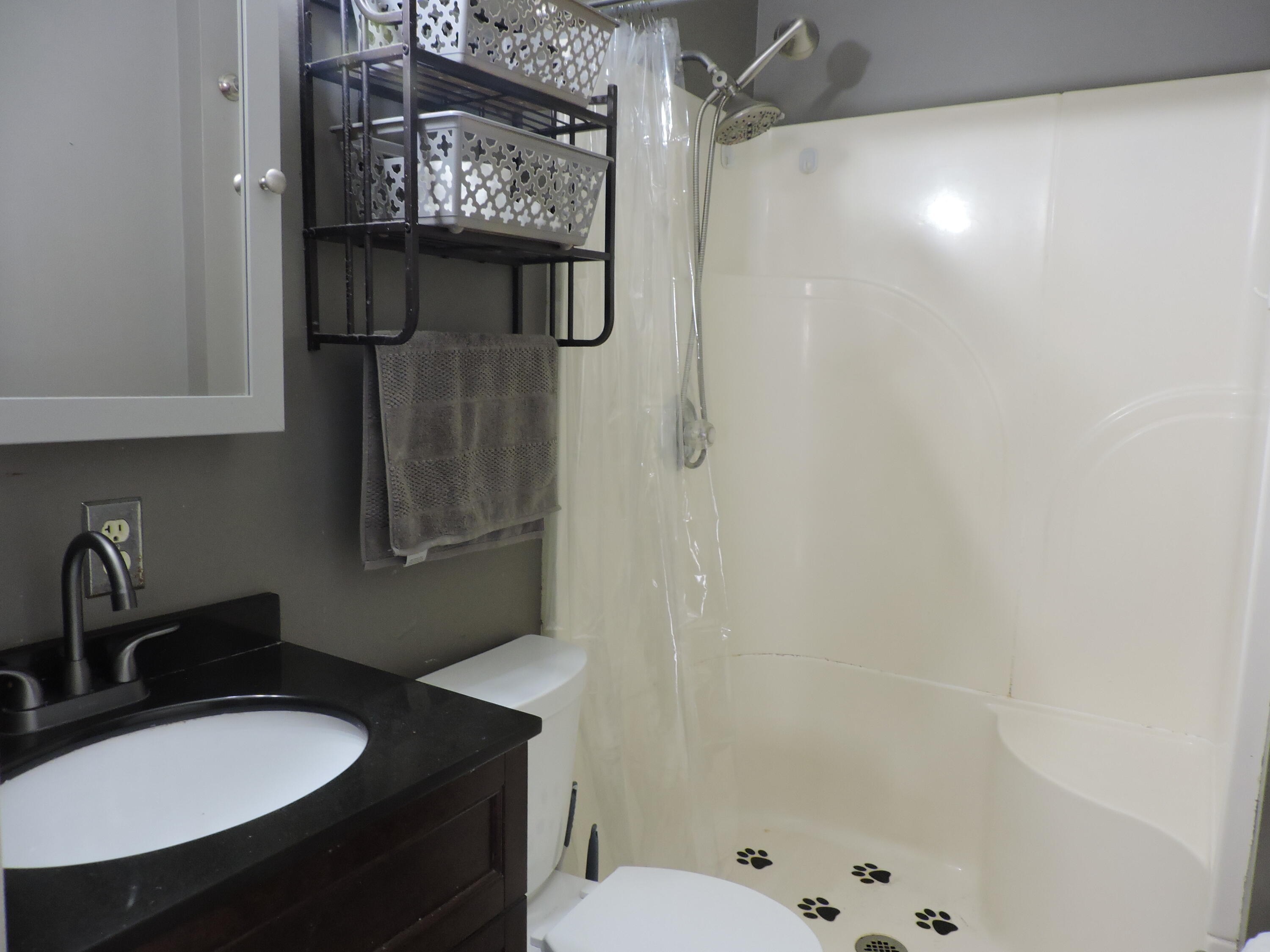 205 E 15th Street Property Photo 16