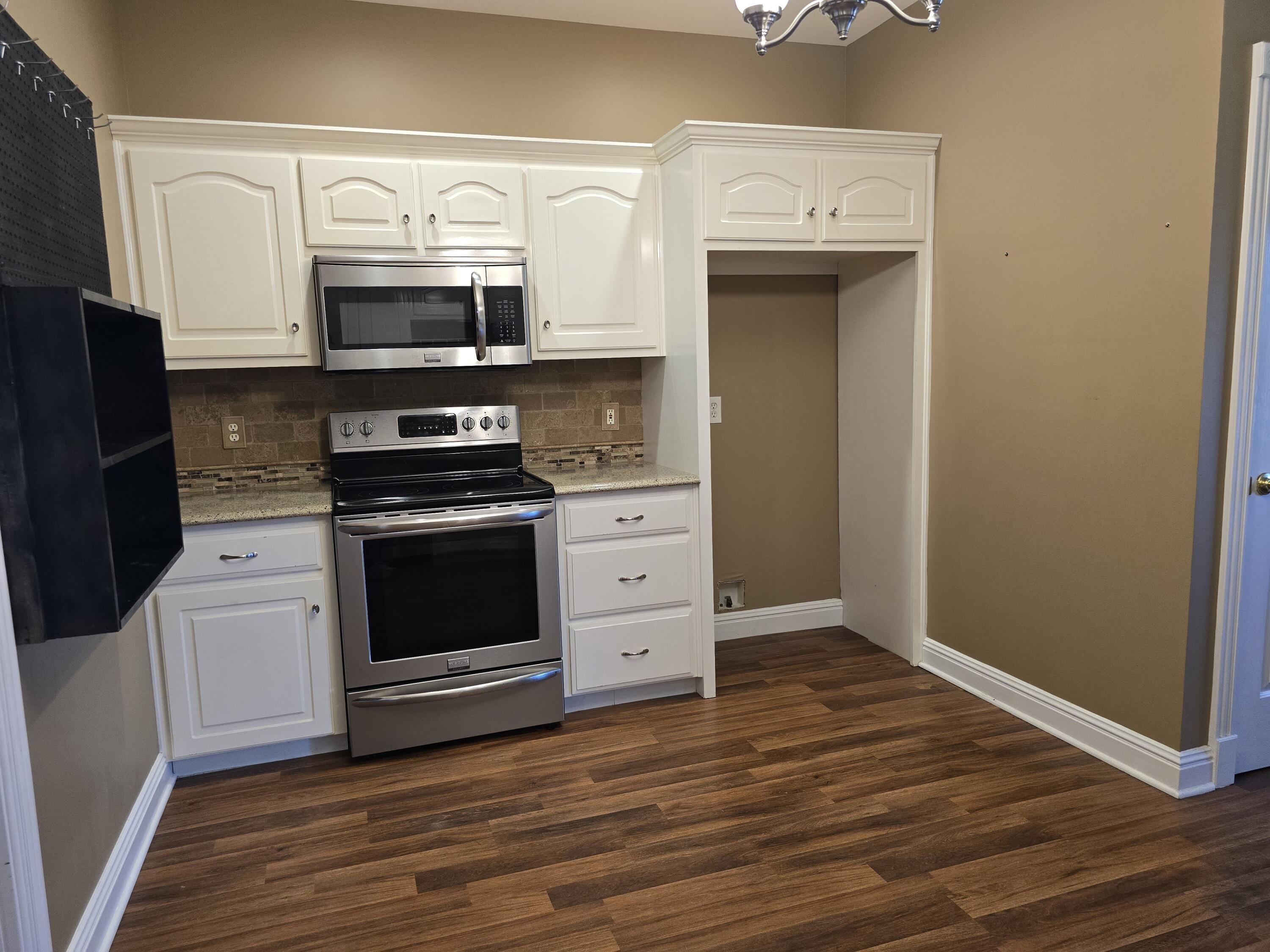 709 Hackney Court Property Photo 16