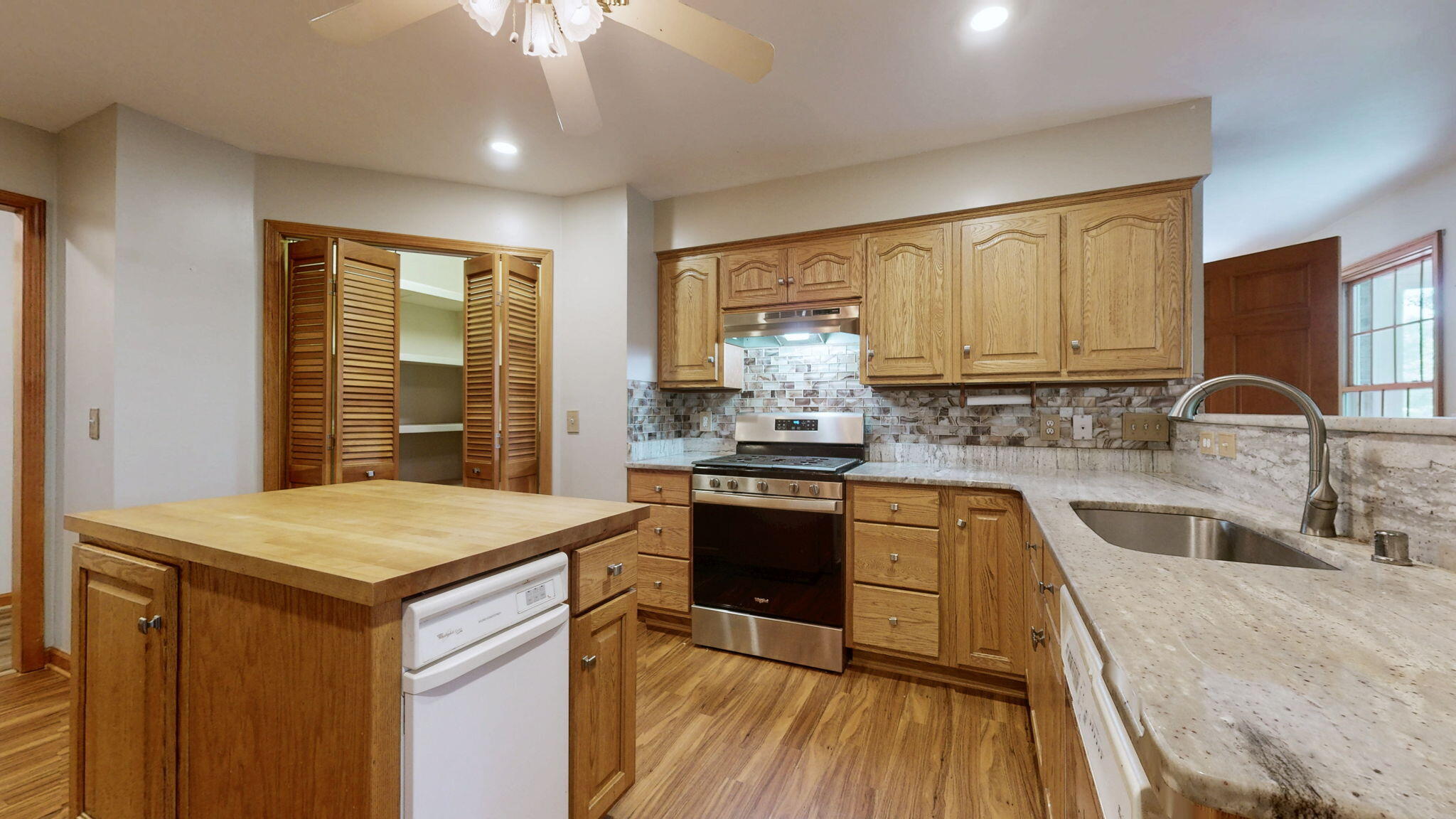 839 Summit Point Property Photo 7