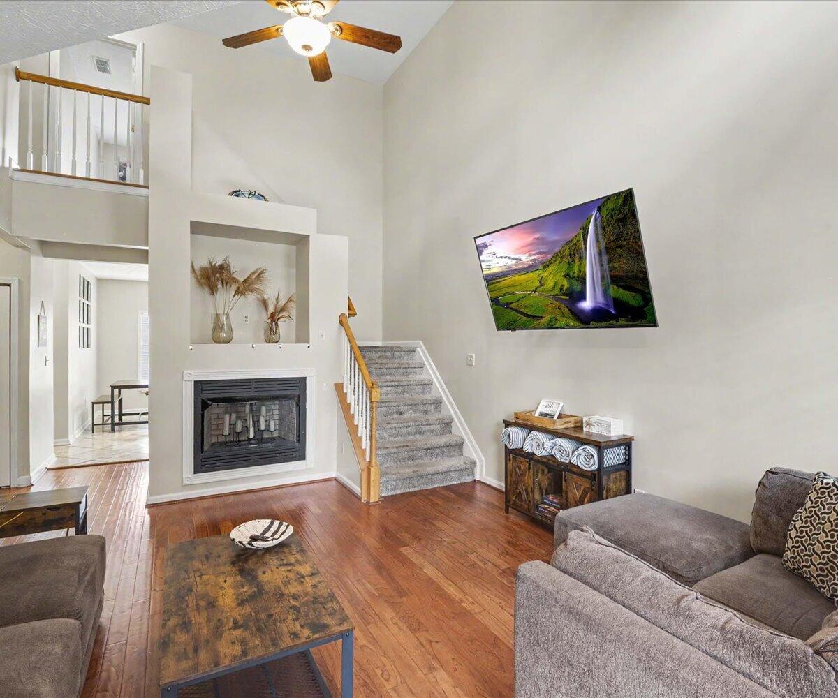 3124 Roundway Down Lane Property Photo 3