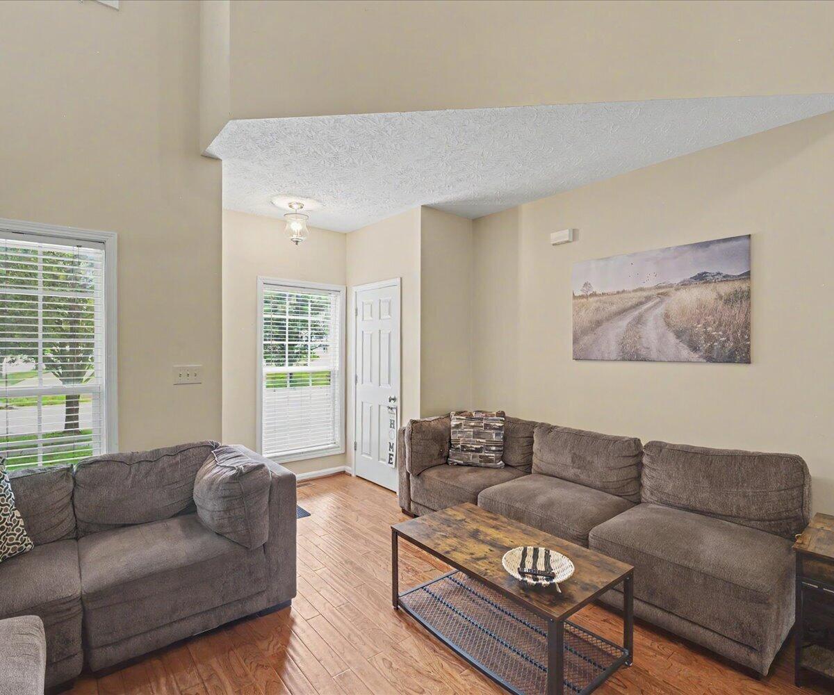 3124 Roundway Down Lane Property Photo 5