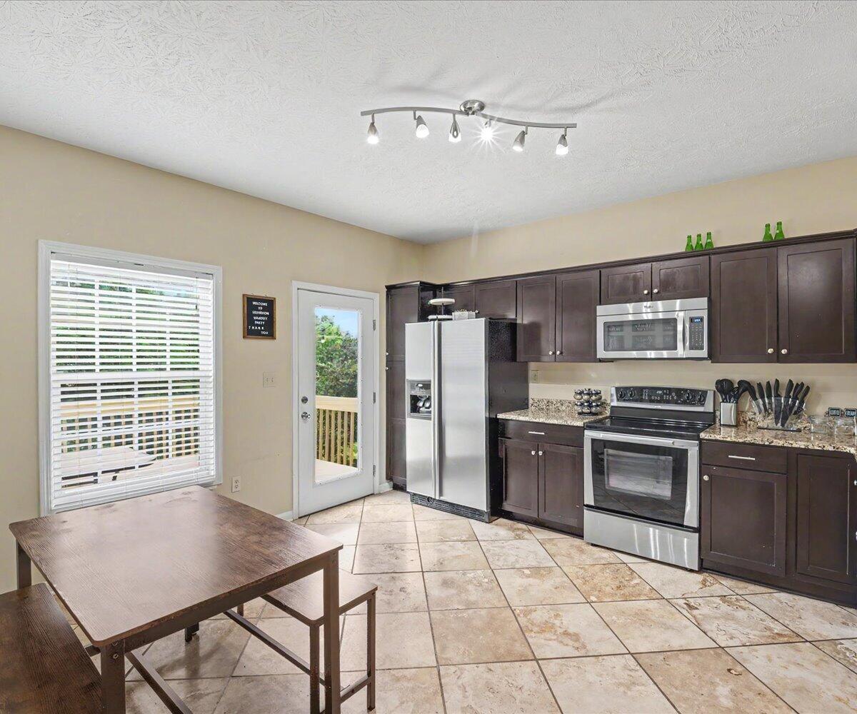 3124 Roundway Down Lane Property Photo 6