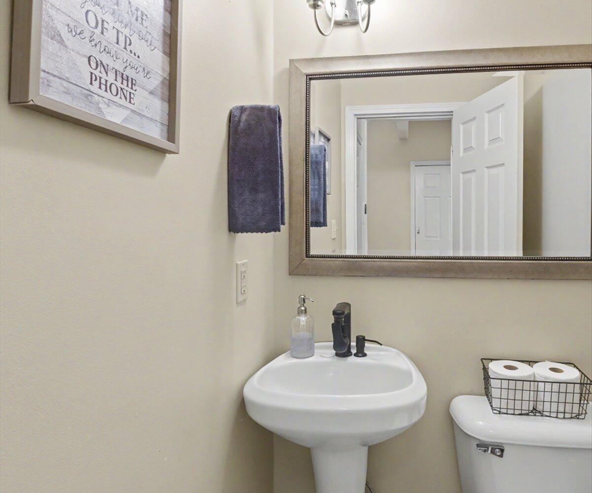 3124 Roundway Down Lane Property Photo 9