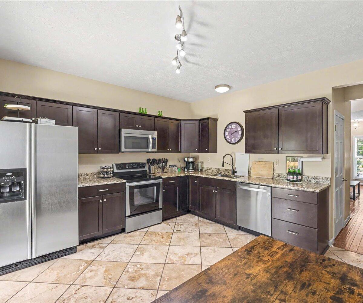 3124 Roundway Down Lane Property Photo 10