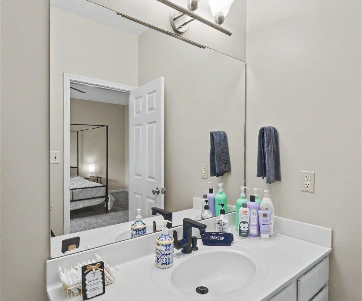3124 Roundway Down Lane Property Photo 11