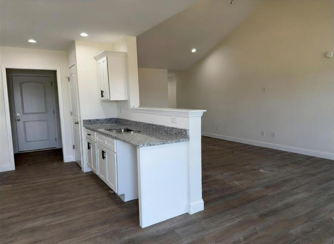 115 Brooks Drive Property Photo 3