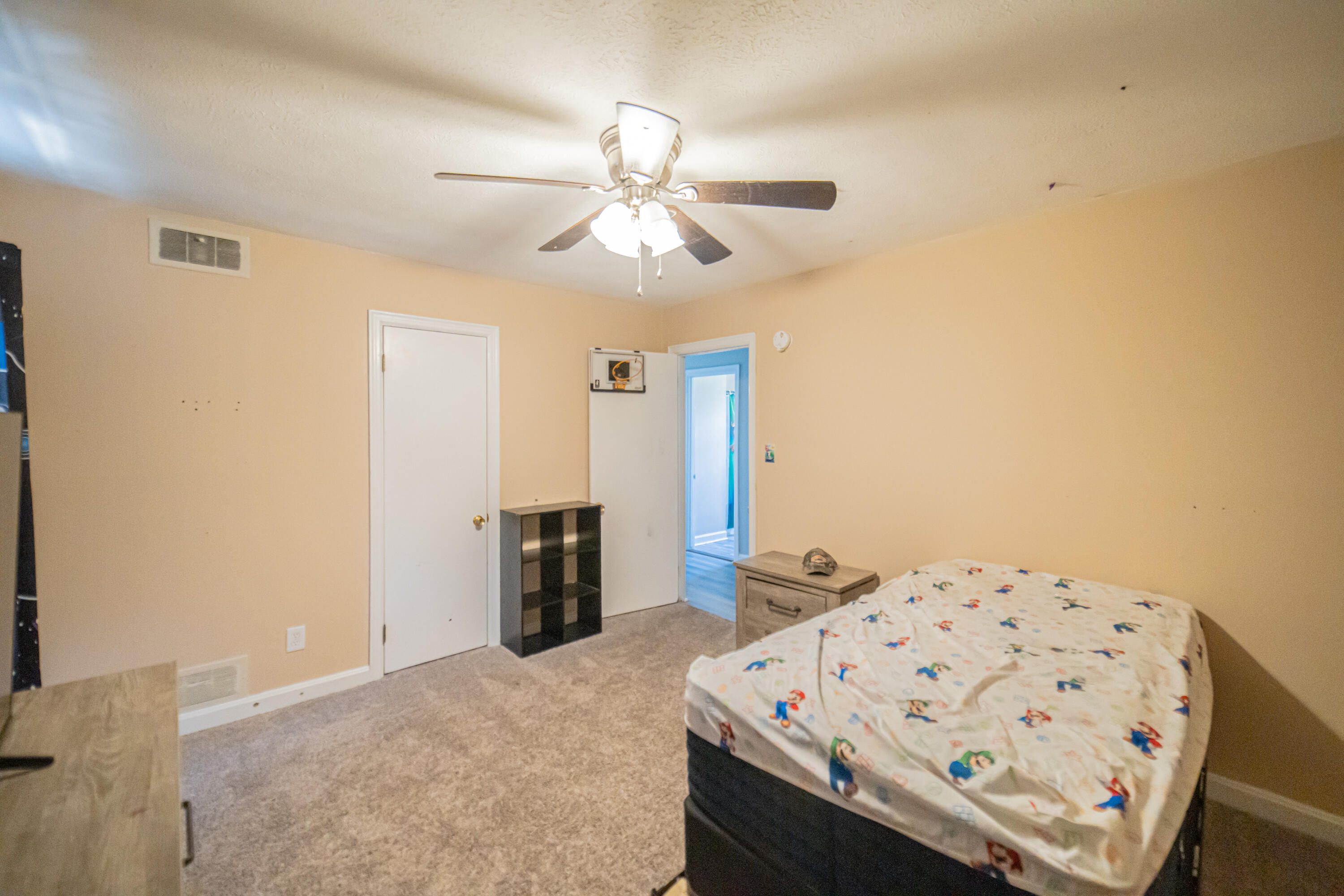 737 6th Avenue Property Photo 35