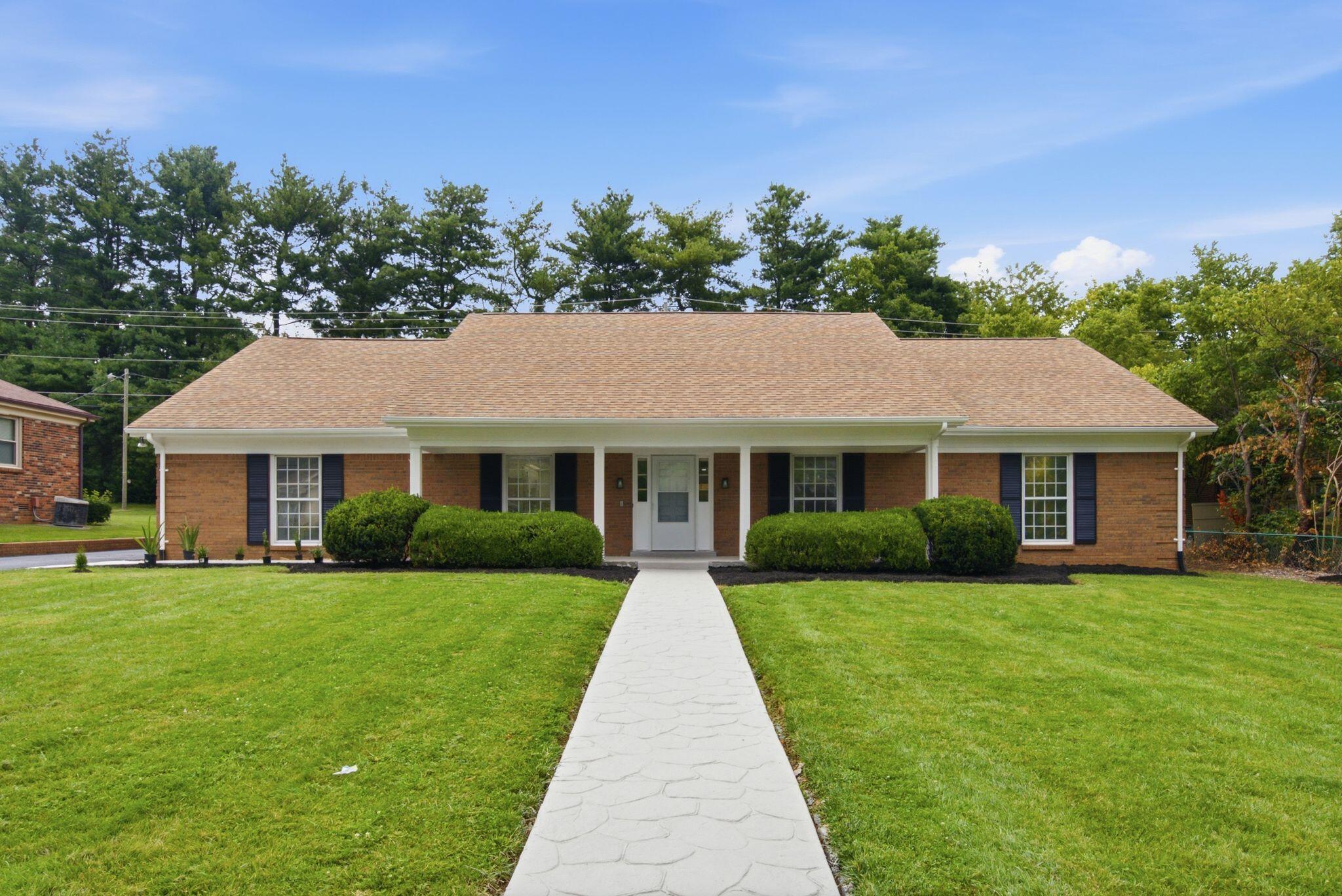 533 Country Lane Property Photo 1