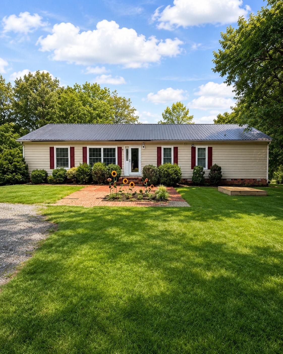 565 Martin Road Property Photo 1