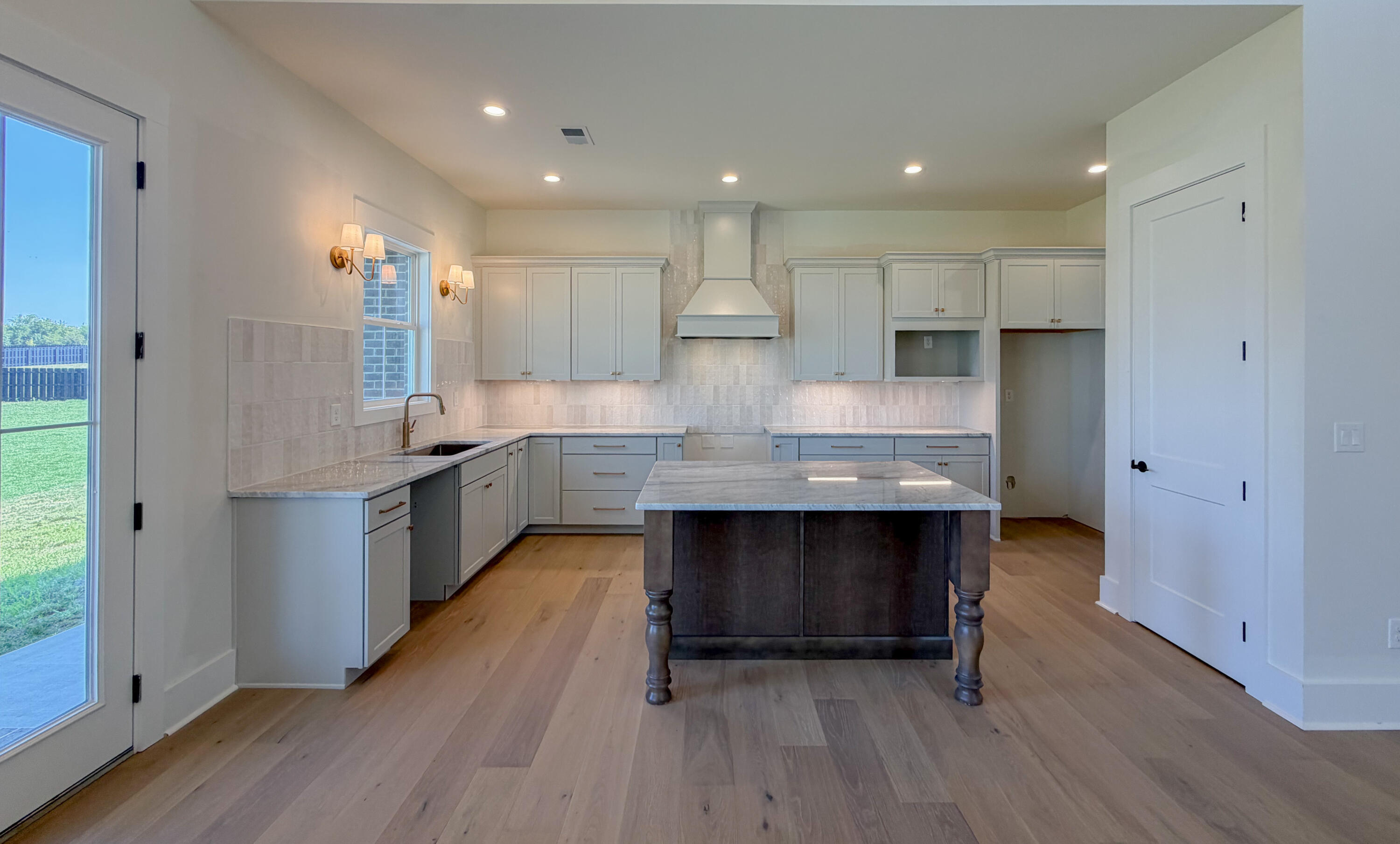 225 Madison Avenue Property Photo 7
