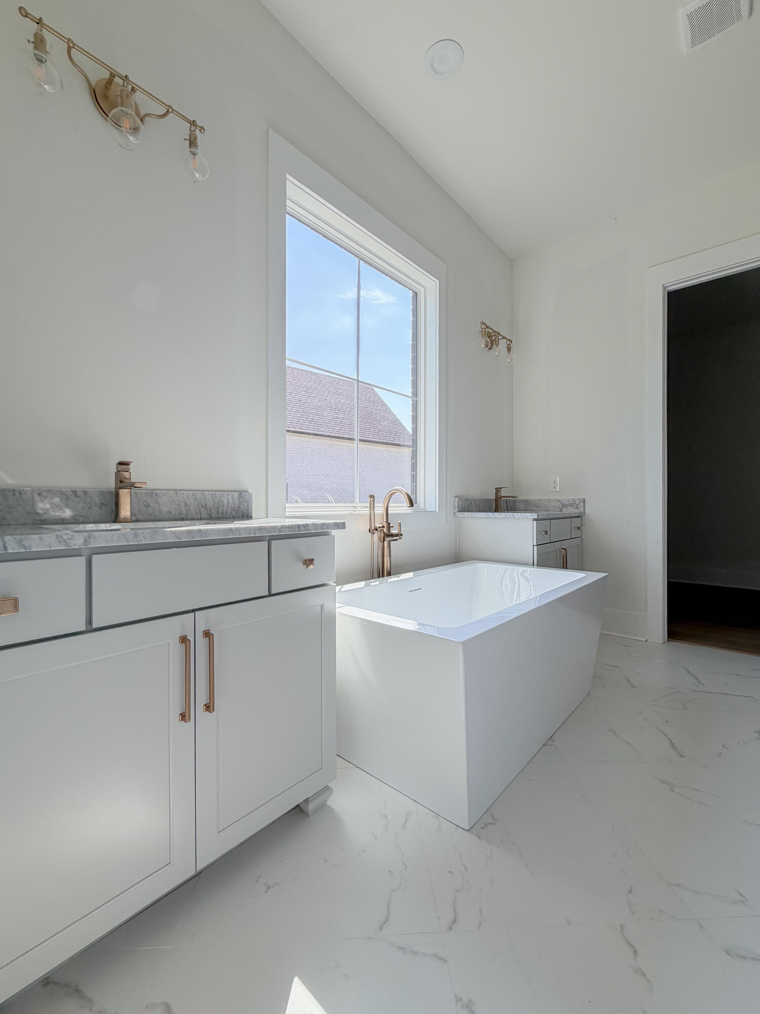 225 Madison Avenue Property Photo 19