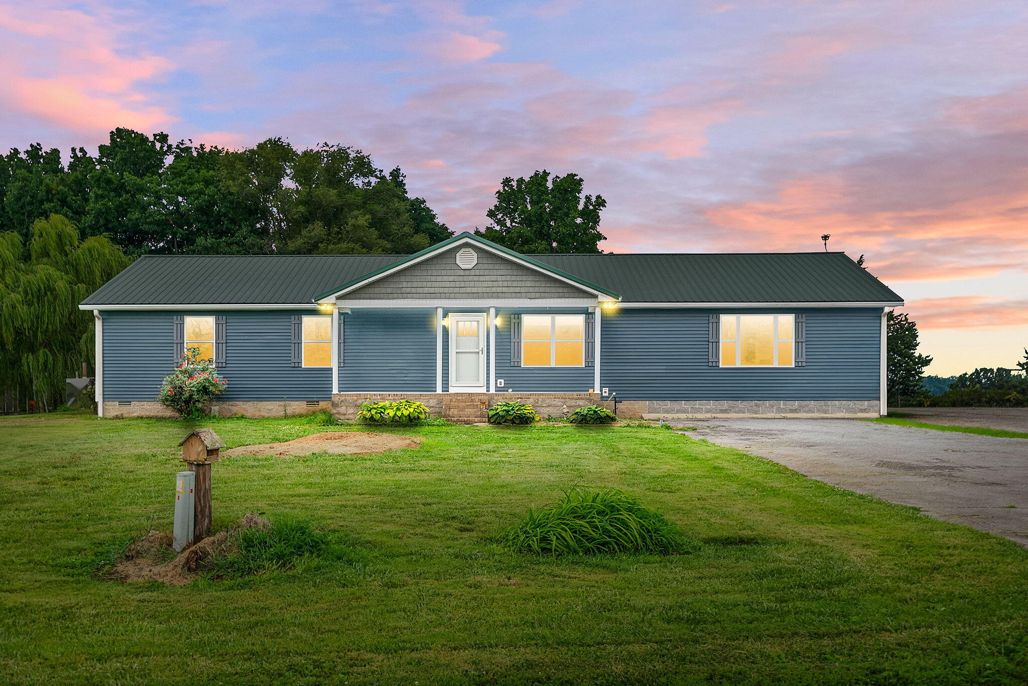 2679 Loop Lane Property Photo 1