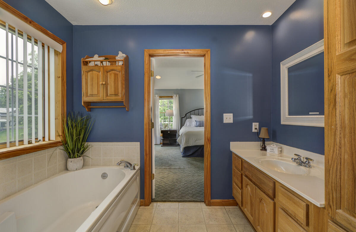 91 Lakeshore Road Property Photo 27