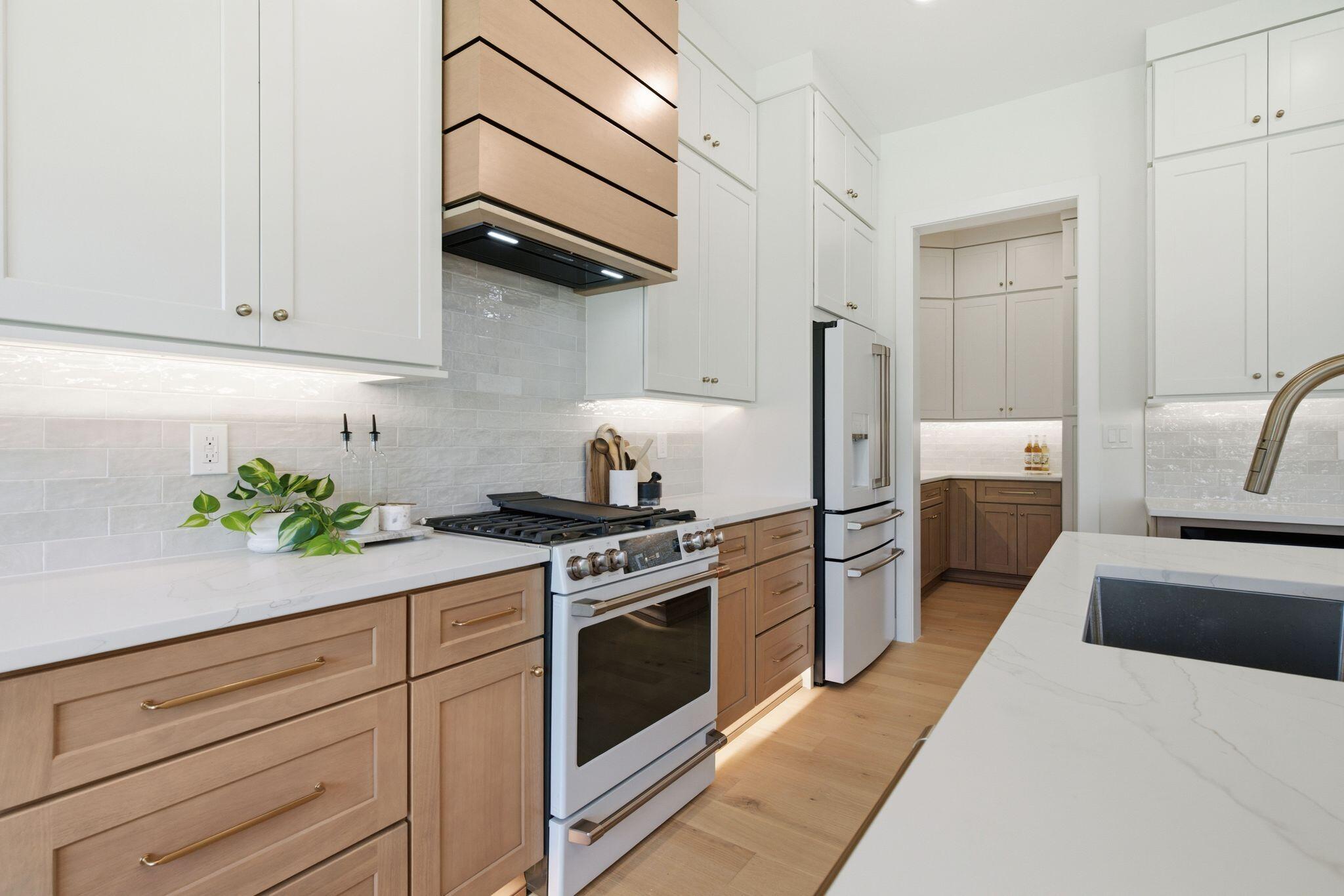 901 Bellerive Boulevard Property Photo 11