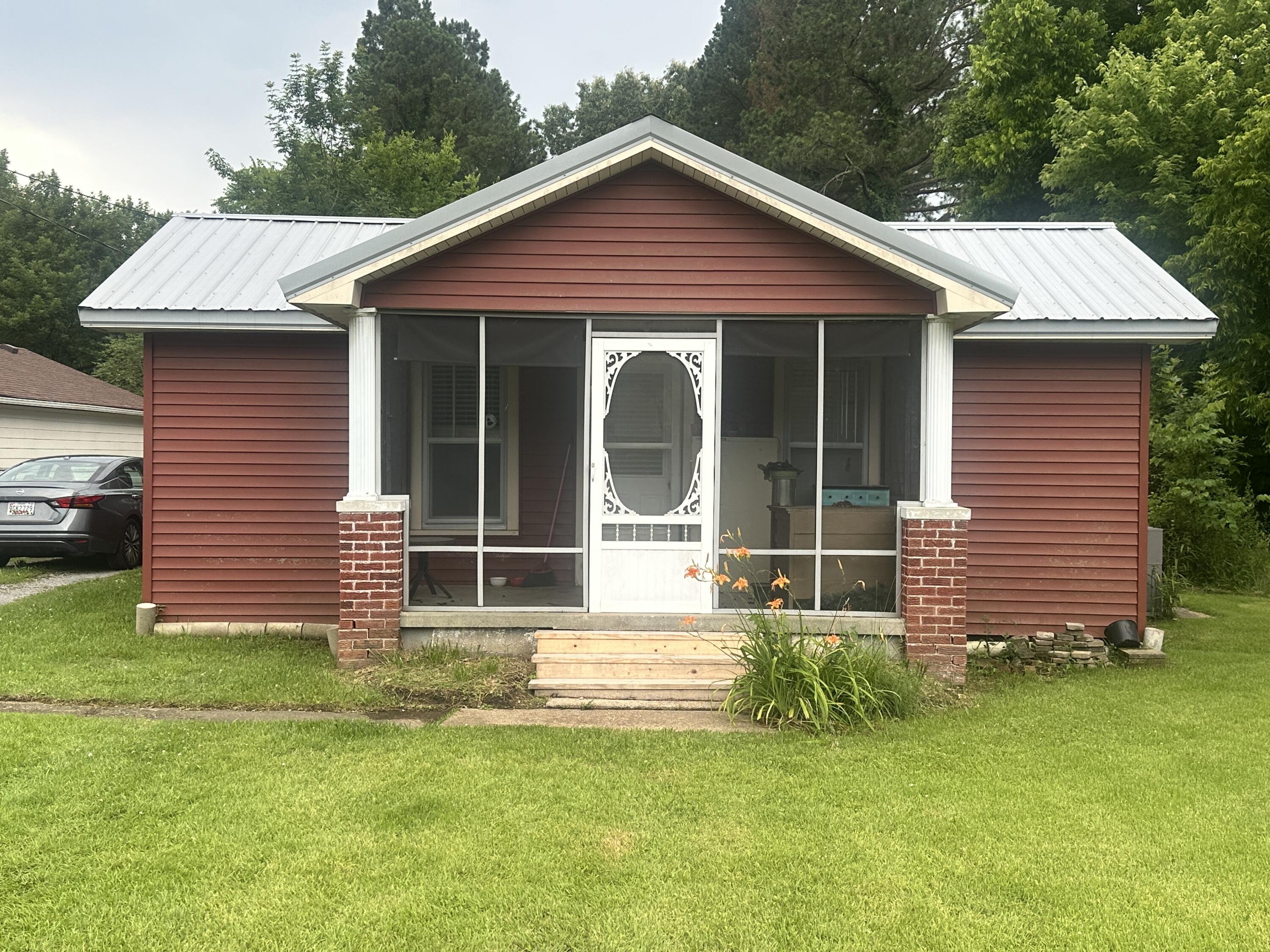 2145 Dixie Avenue Property Photo 1