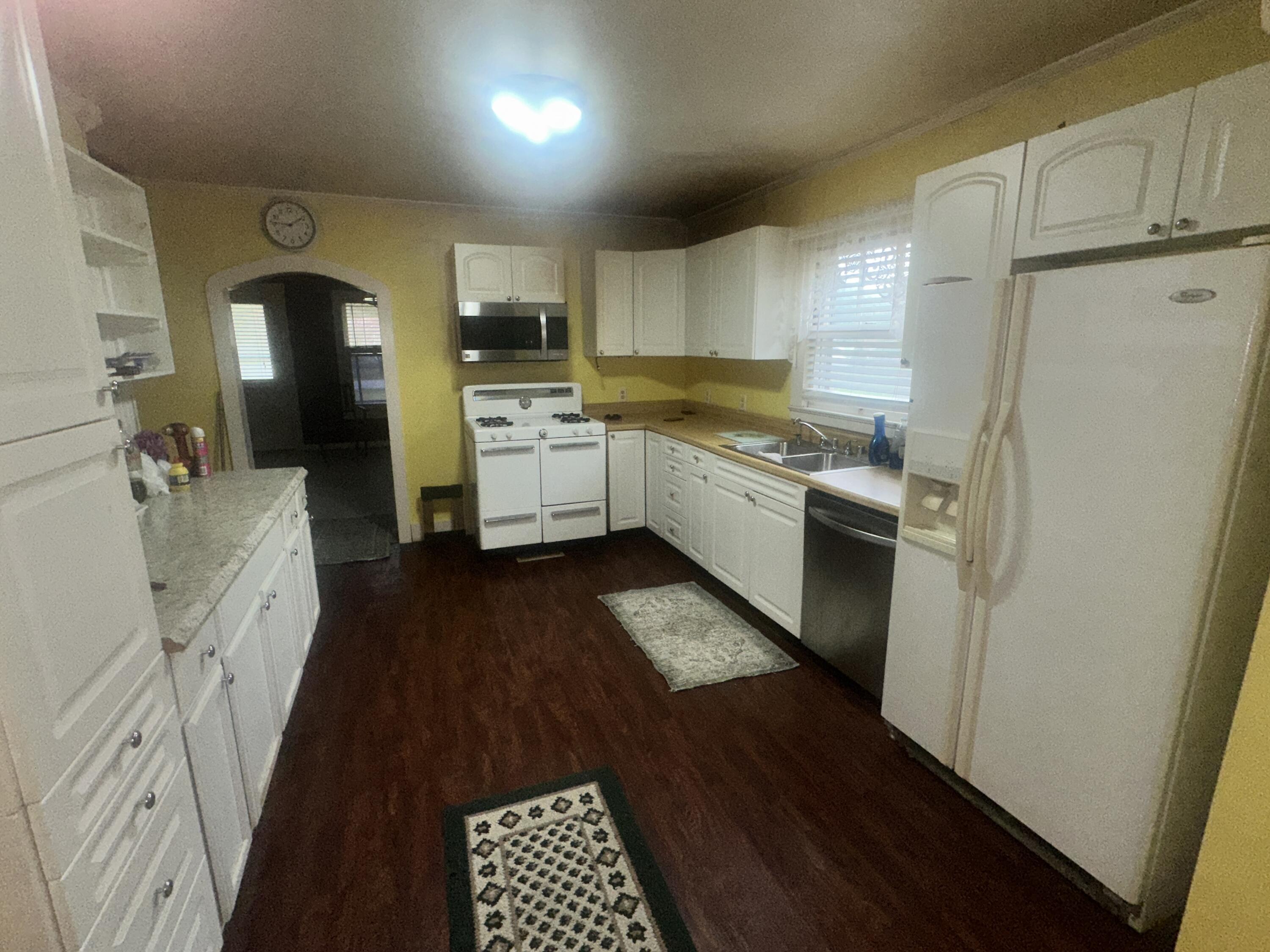 2145 Dixie Avenue Property Photo 2