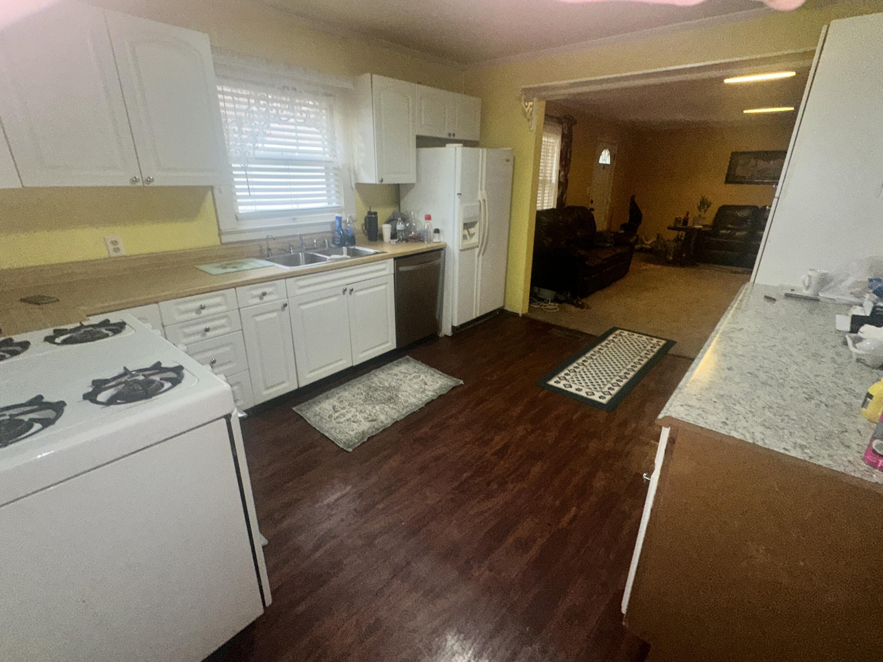 2145 Dixie Avenue Property Photo 3