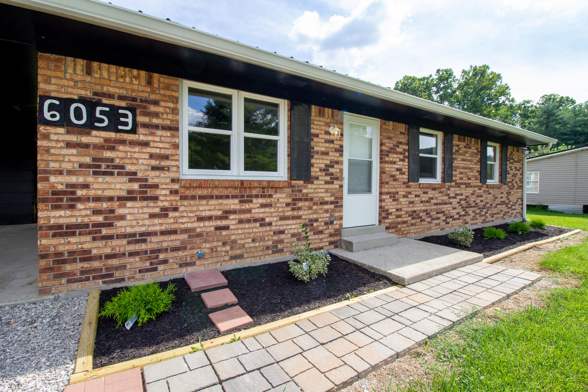 6053 W U.s. 460 Highway Property Photo 4