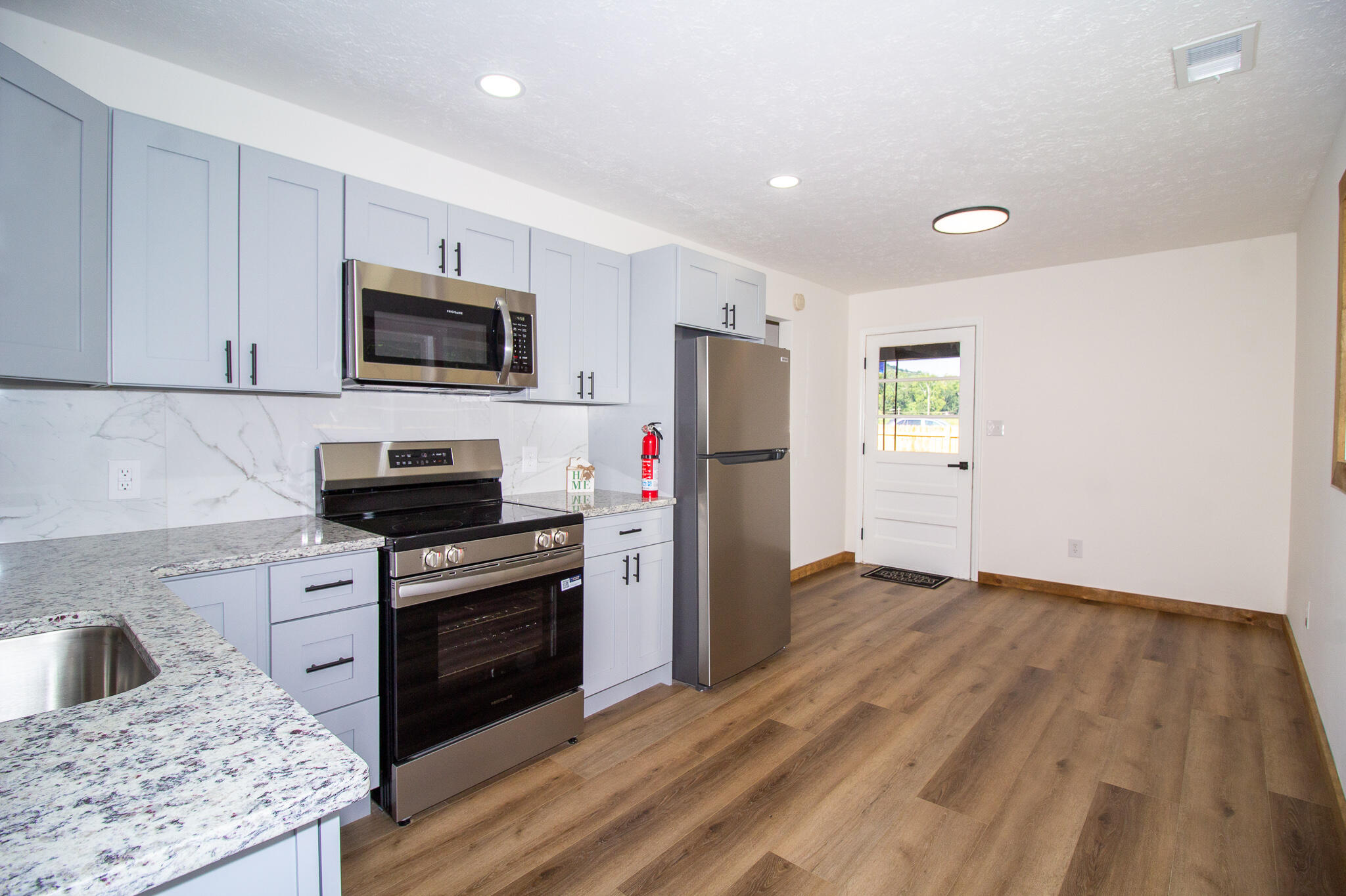6053 W U.s. 460 Highway Property Photo 11