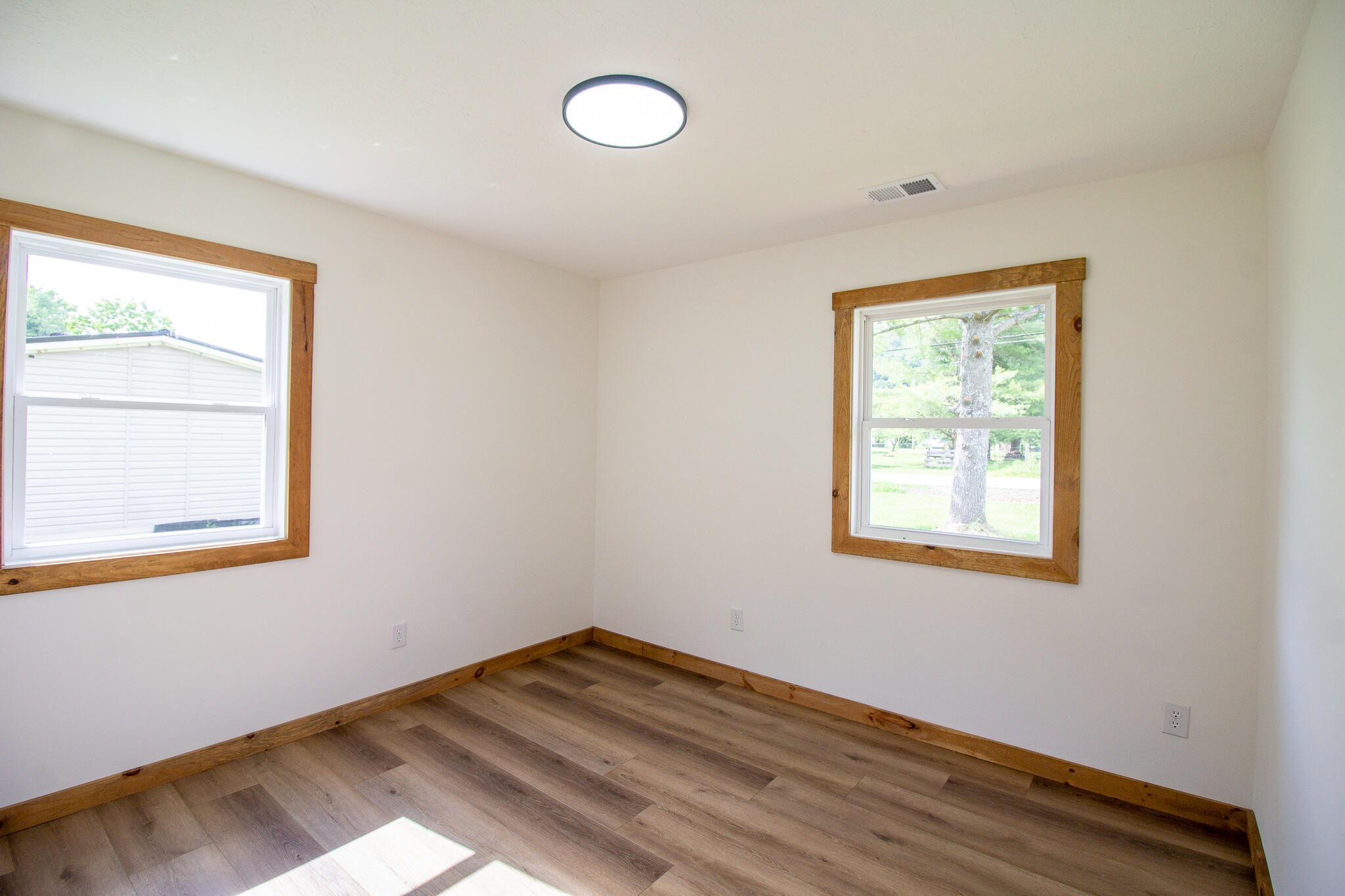 6053 W U.s. 460 Highway Property Photo 17