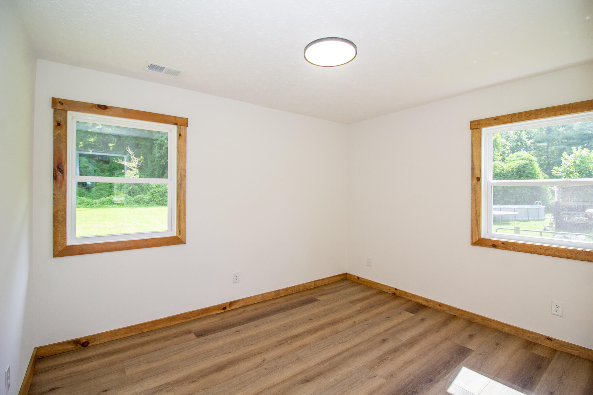 6053 W U.s. 460 Highway Property Photo 18