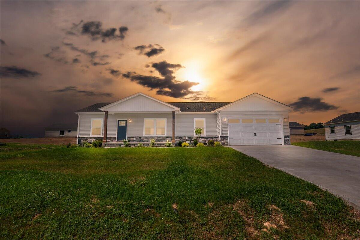 785 Sam Black Road Property Photo 1