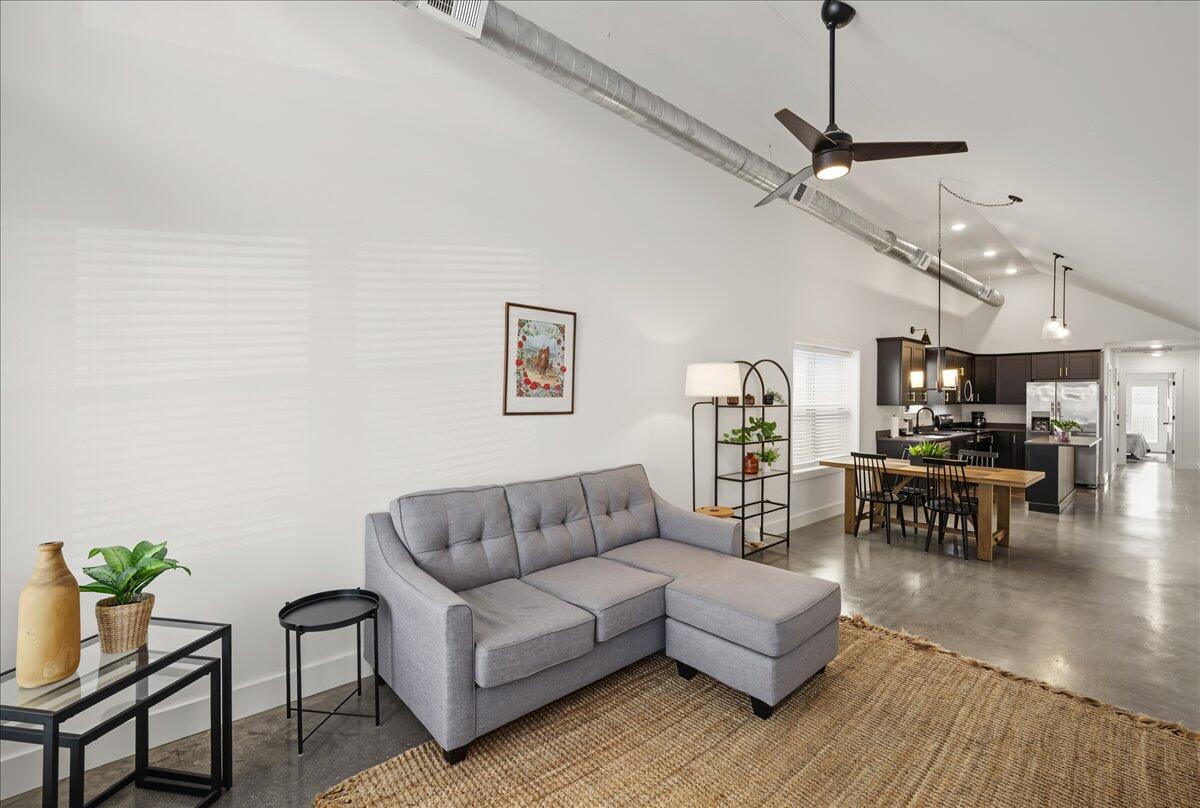423 E Second Street Property Photo 4