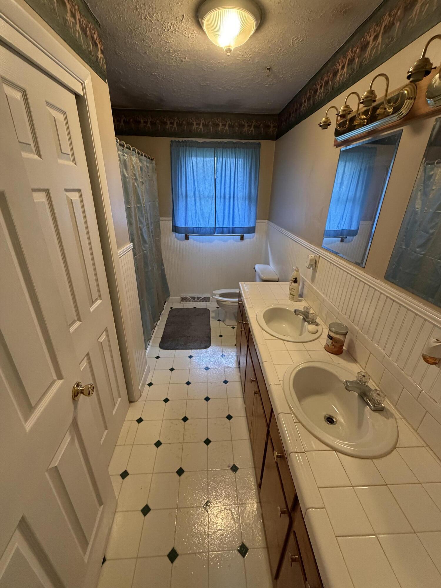 416 Williams Street Property Photo 11