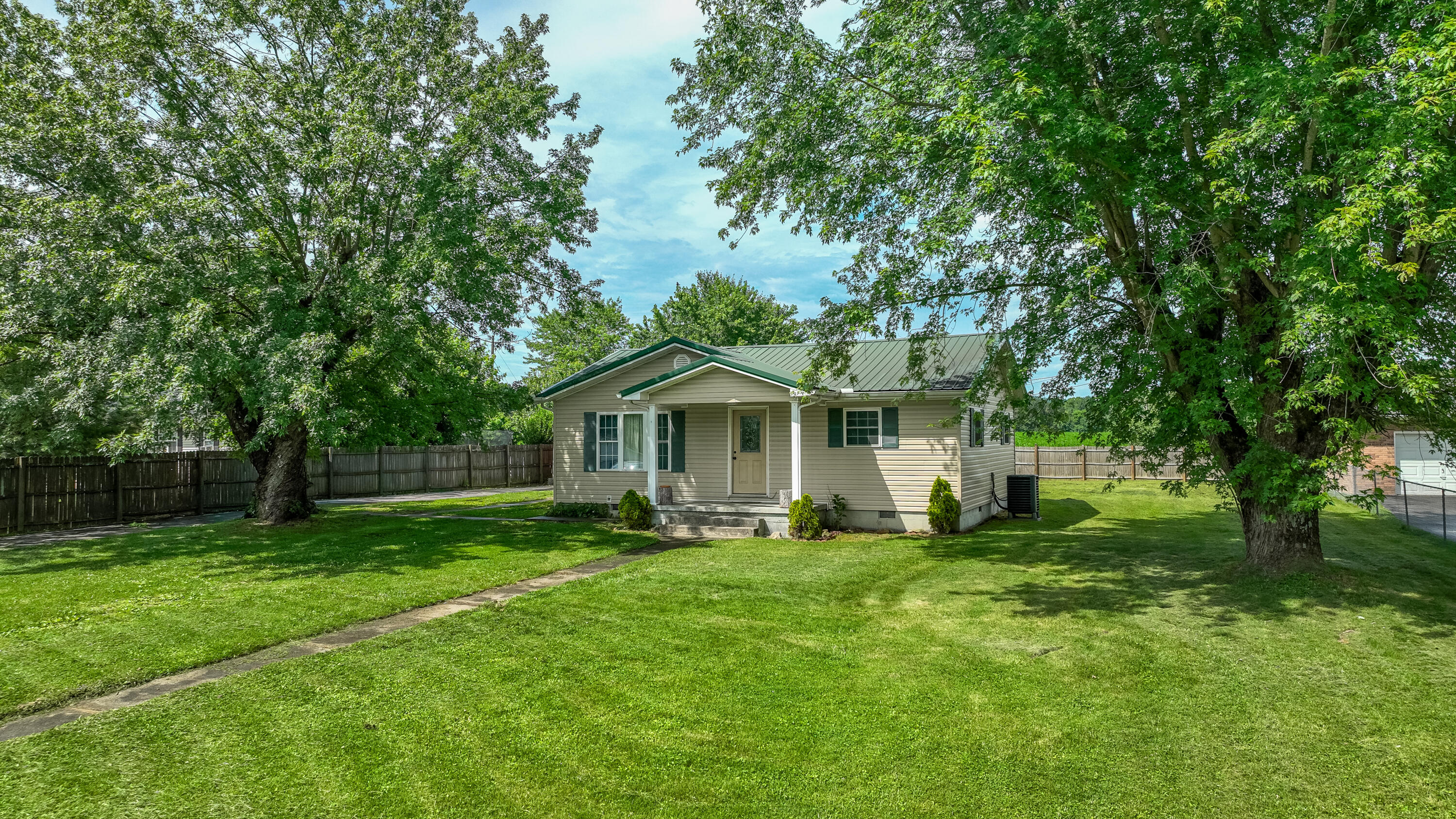 313 W Highway 1376 Property Photo 4