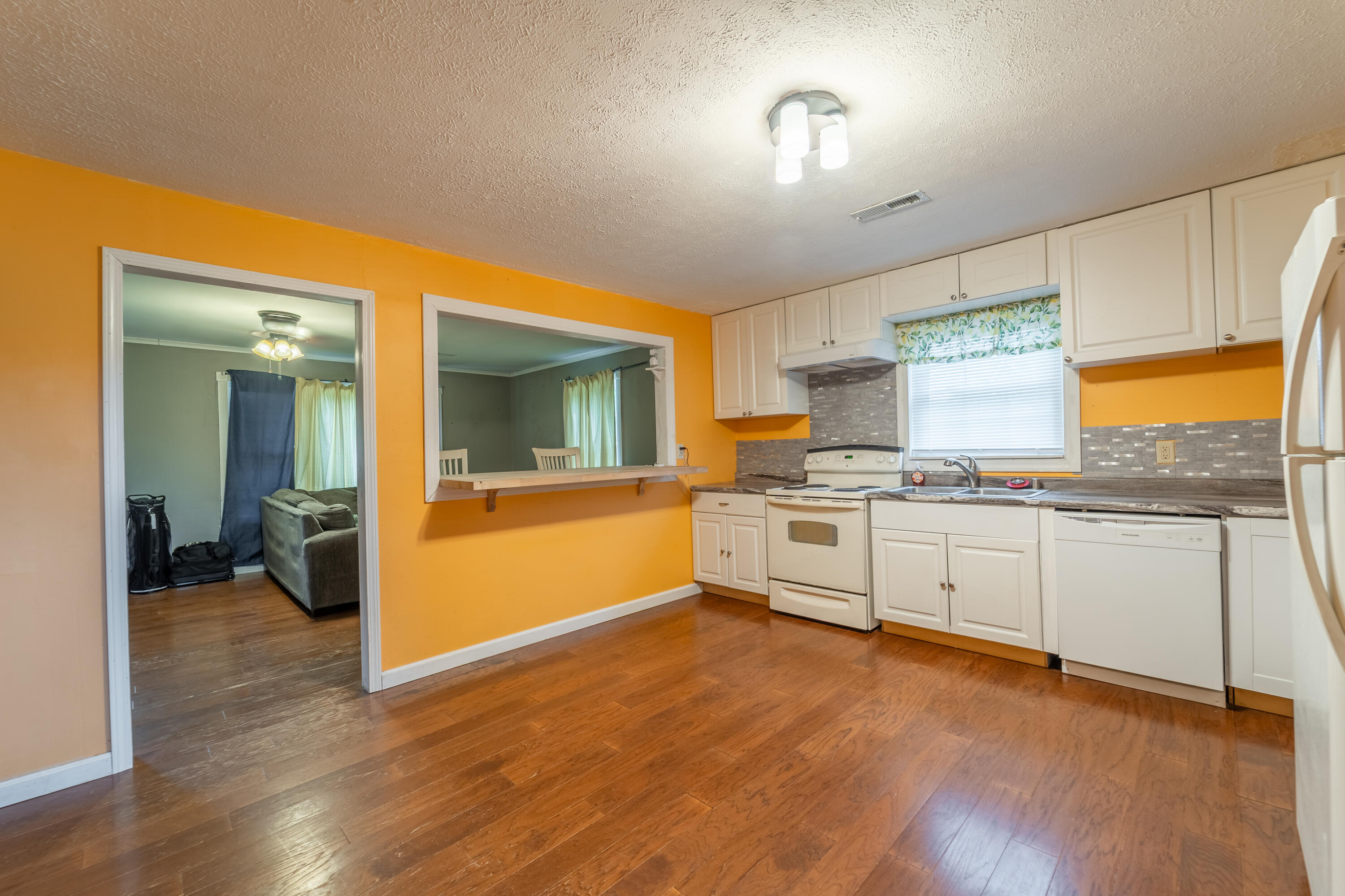 313 W Highway 1376 Property Photo 25