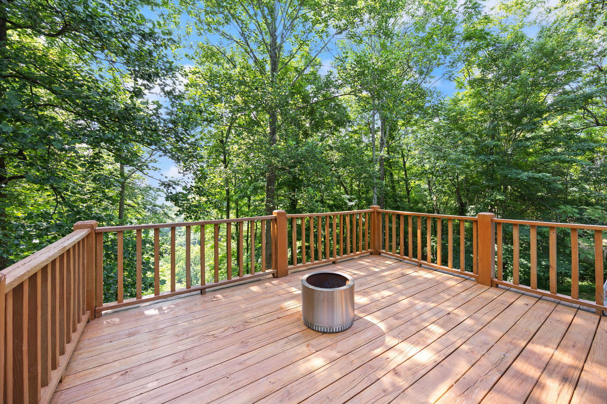 529 Cliffside Drive Property Photo 4