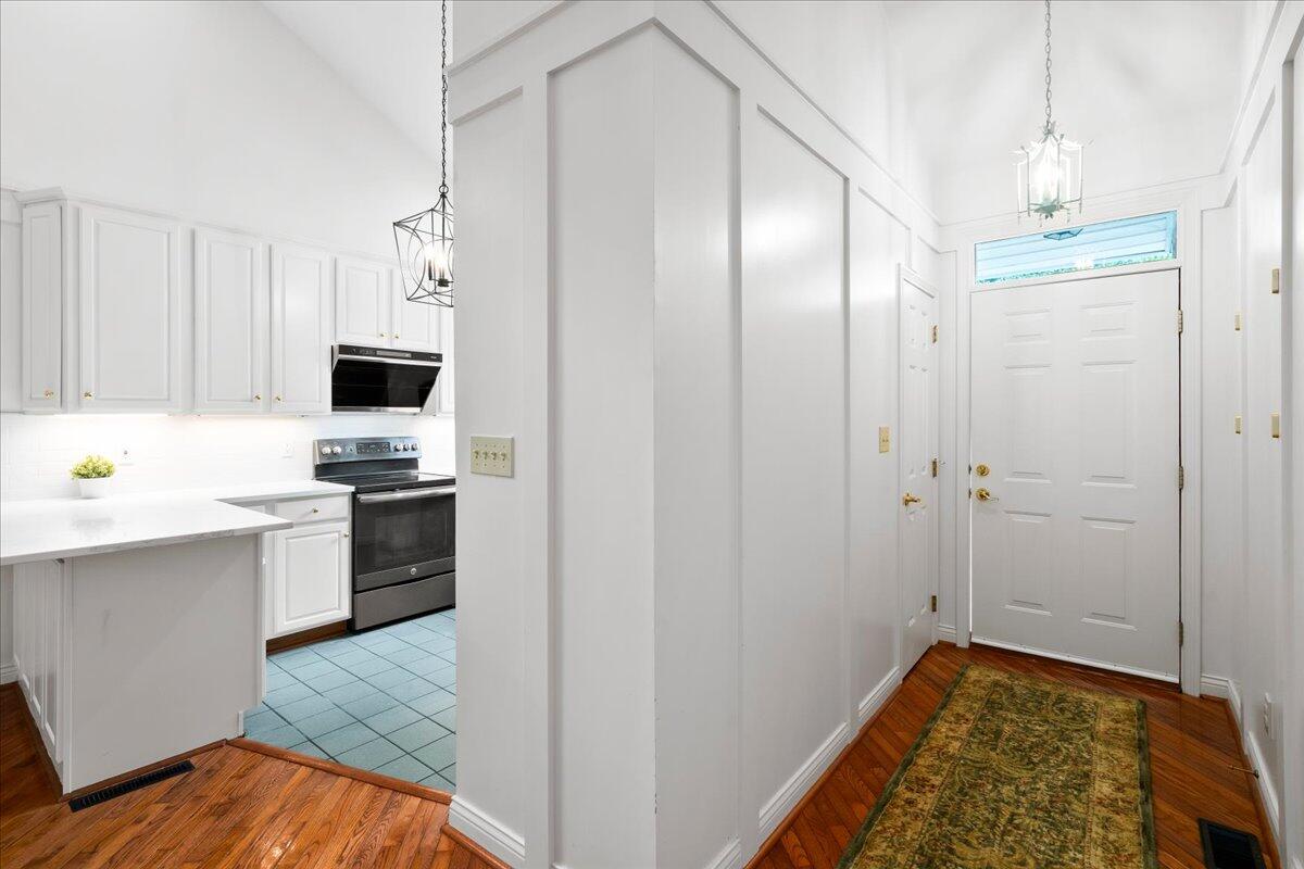 2316 Valencia Drive Property Photo 3