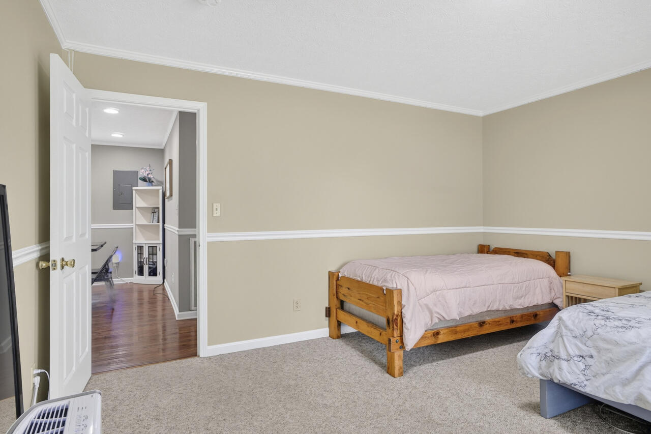 918 Sanderson Drive Property Photo 21