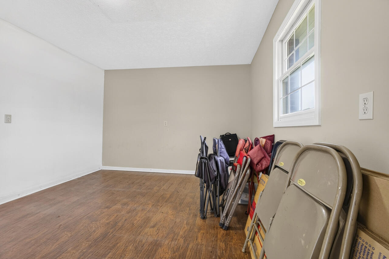 918 Sanderson Drive Property Photo 28