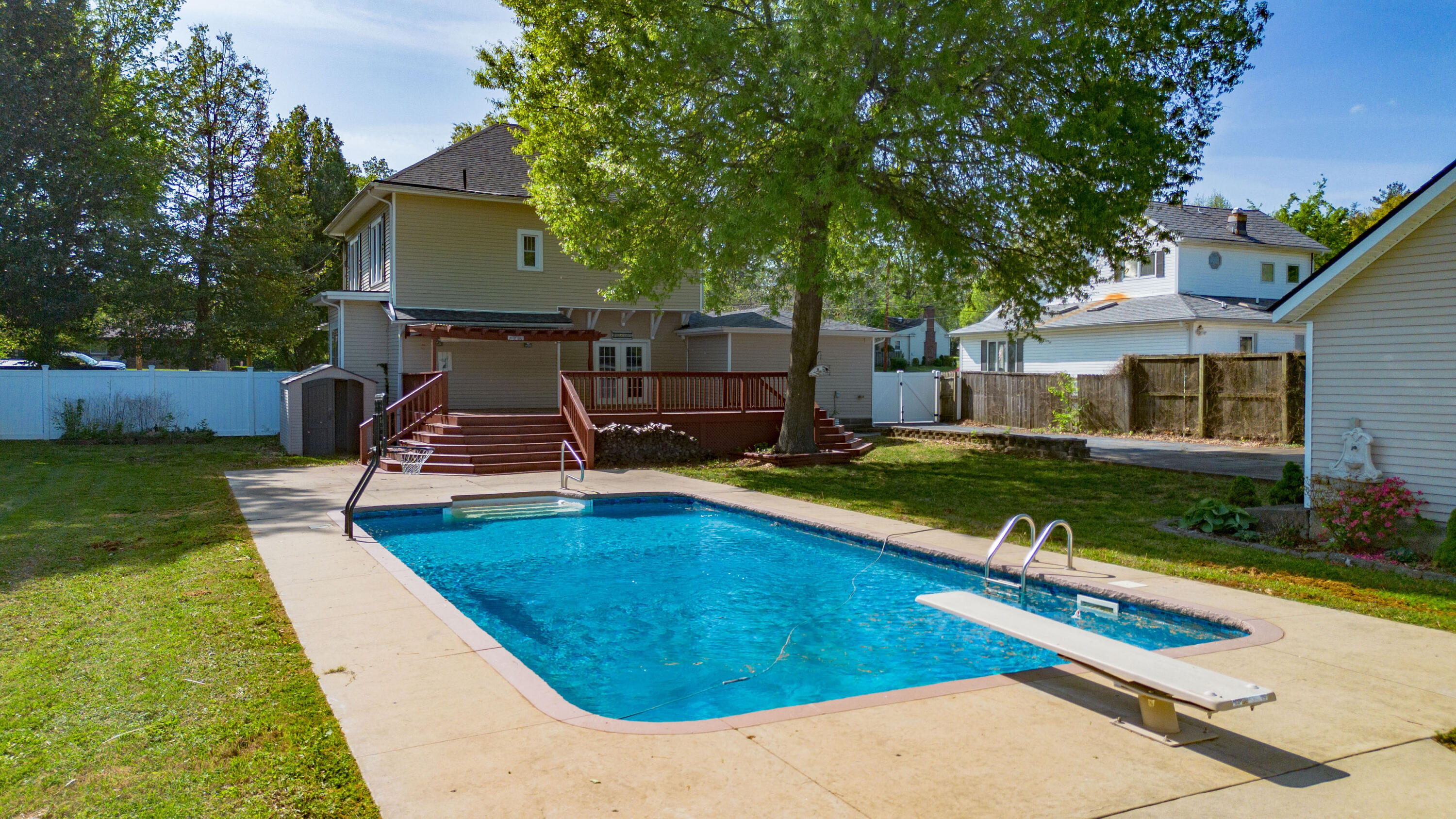 3515 Central Avenue Property Photo 5
