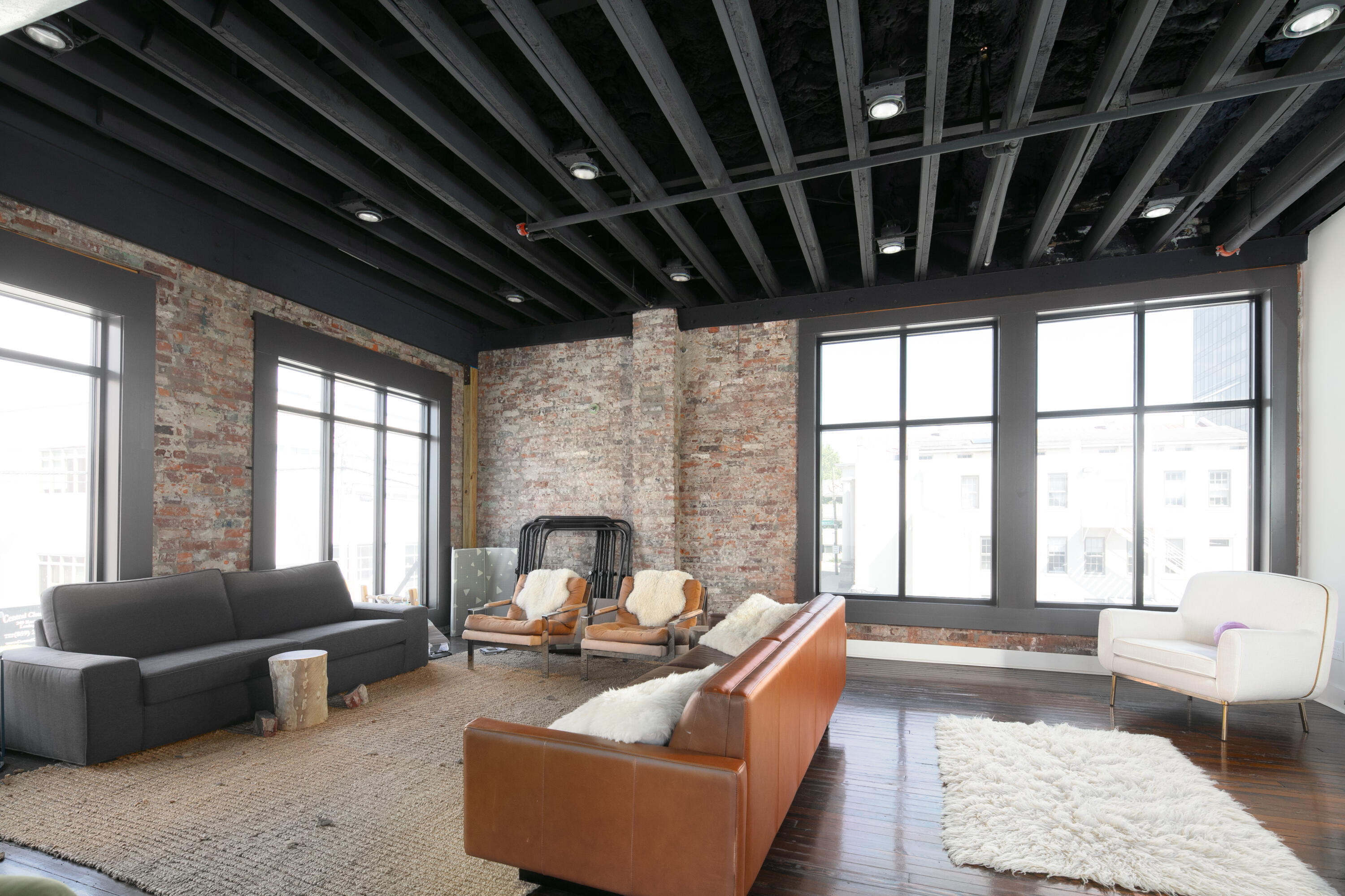 250 E Short Street Property Photo 8