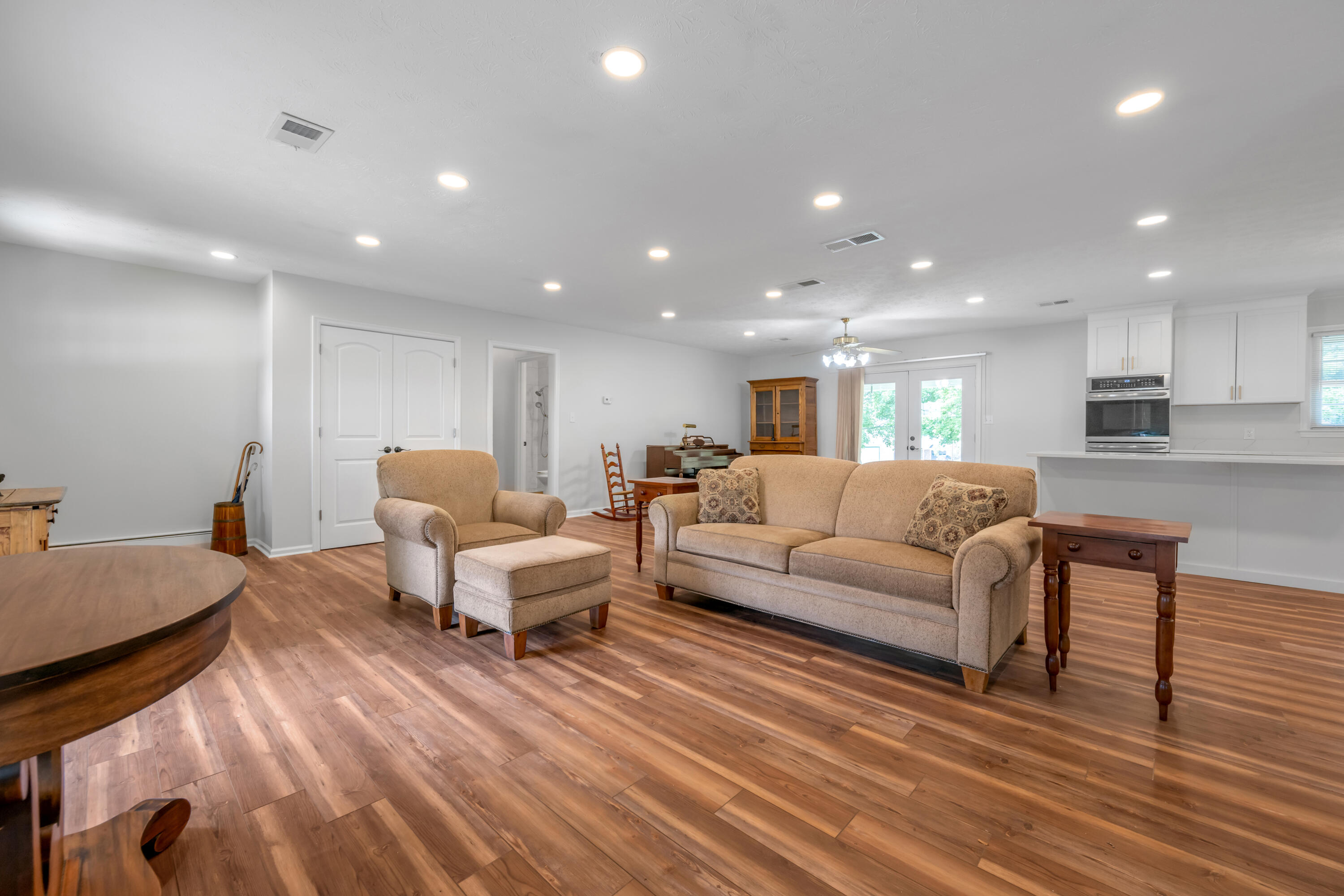307 Beacon Hill Property Photo 5