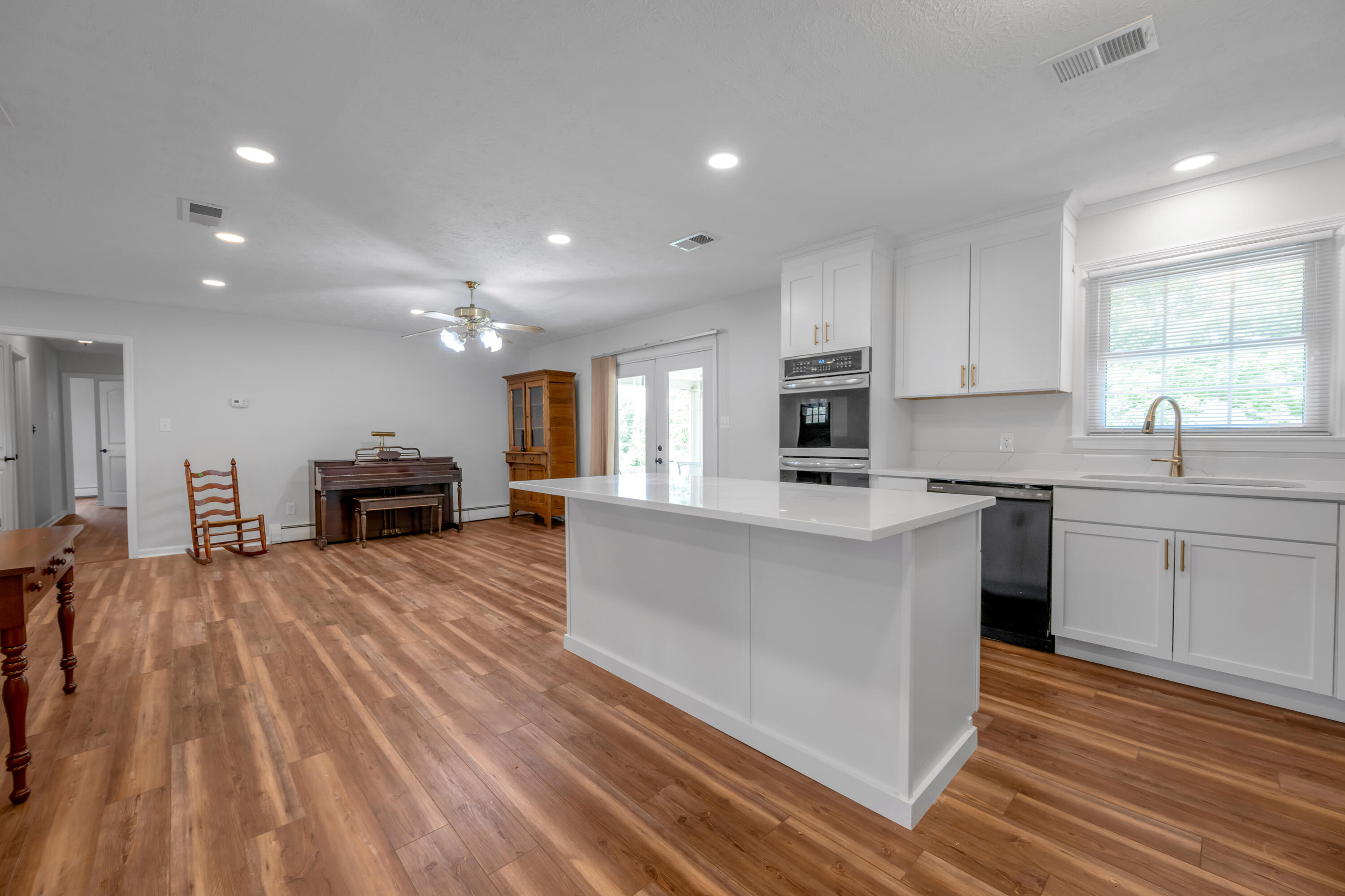 307 Beacon Hill Property Photo 18