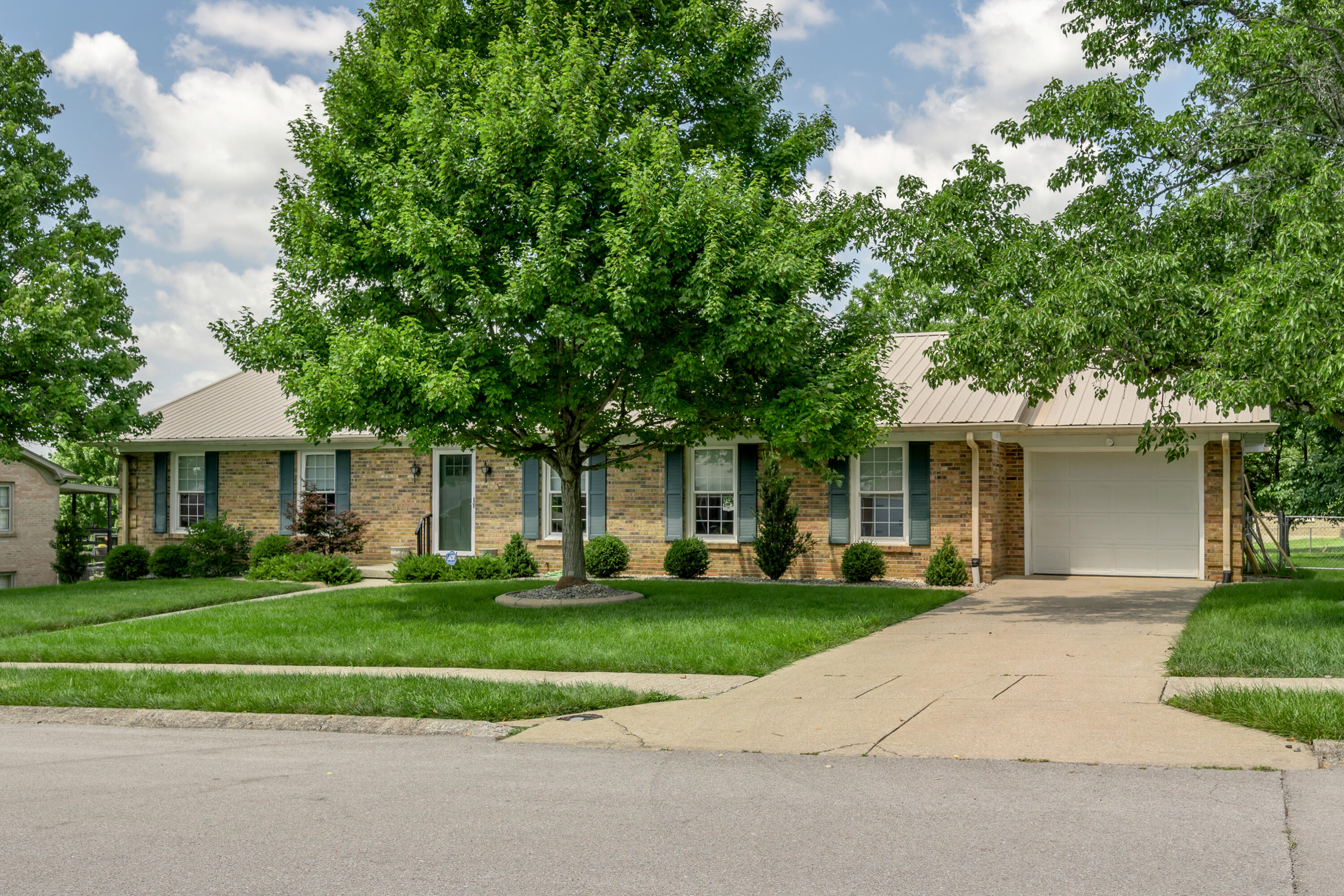 307 Beacon Hill Property Photo 20