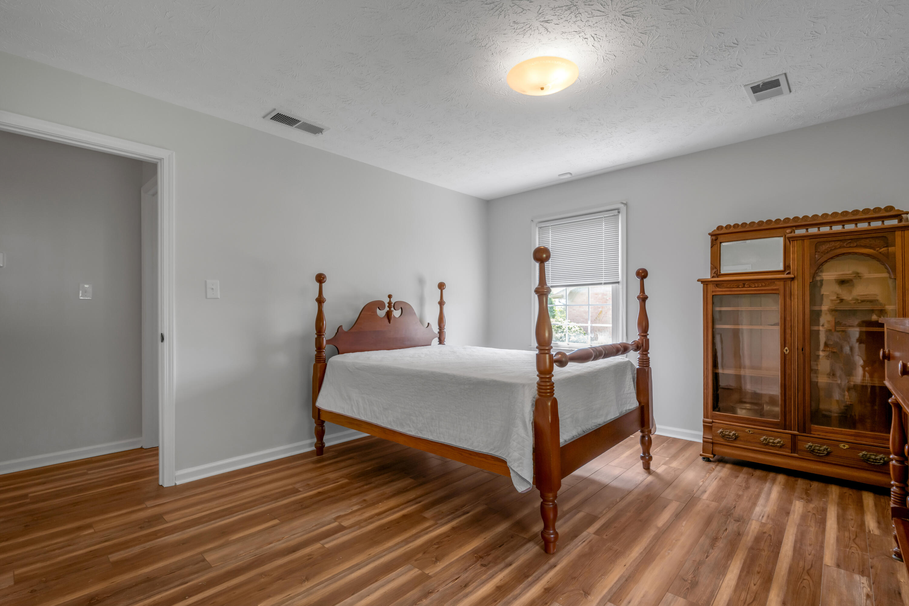 307 Beacon Hill Property Photo 32