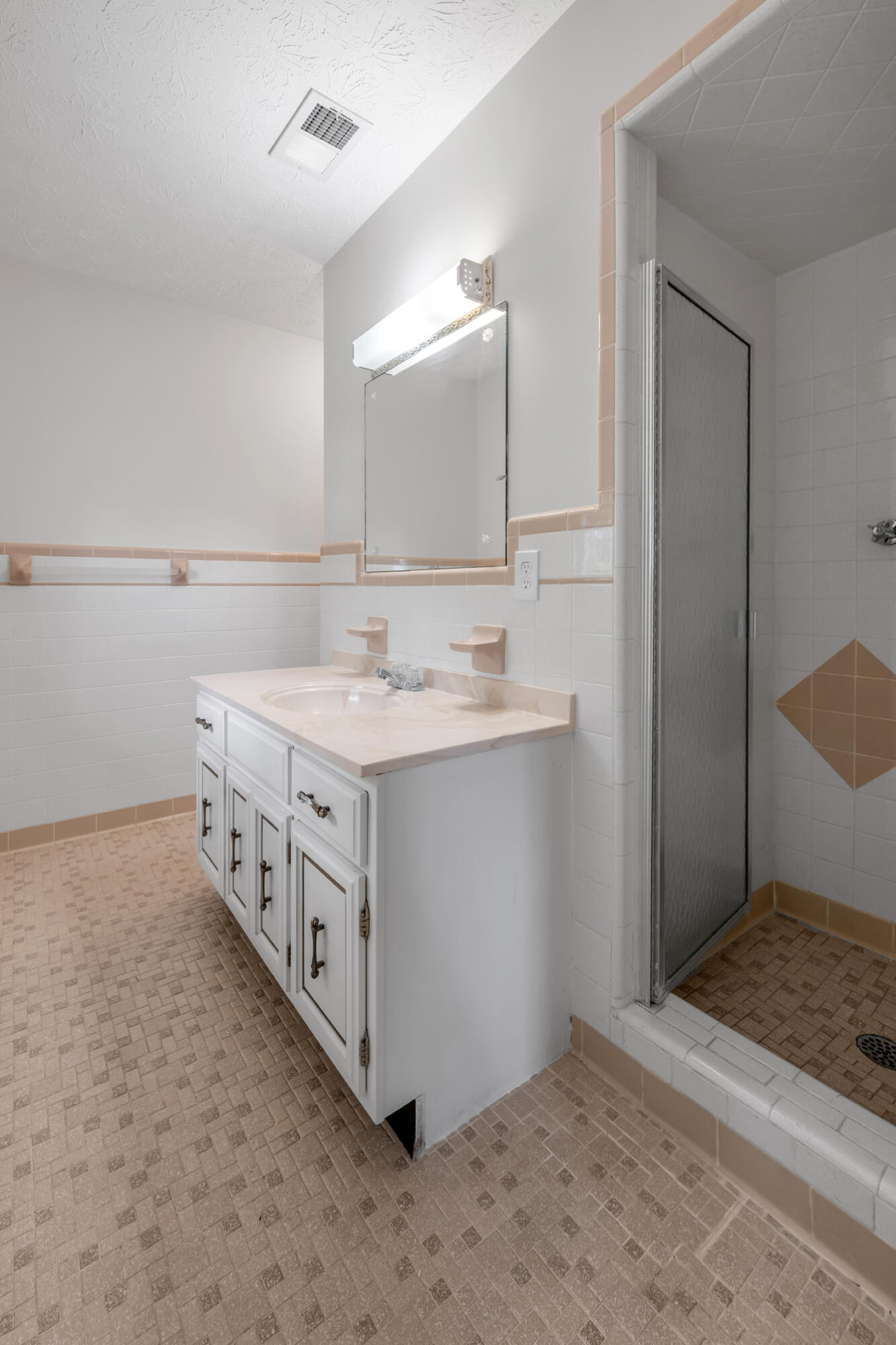 307 Beacon Hill Property Photo 35