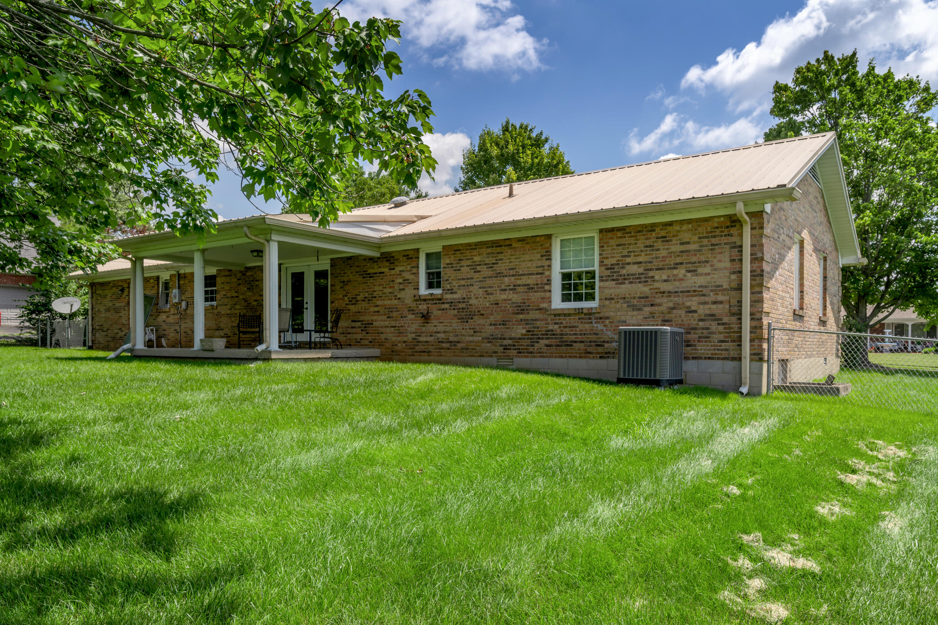 307 Beacon Hill Property Photo 44