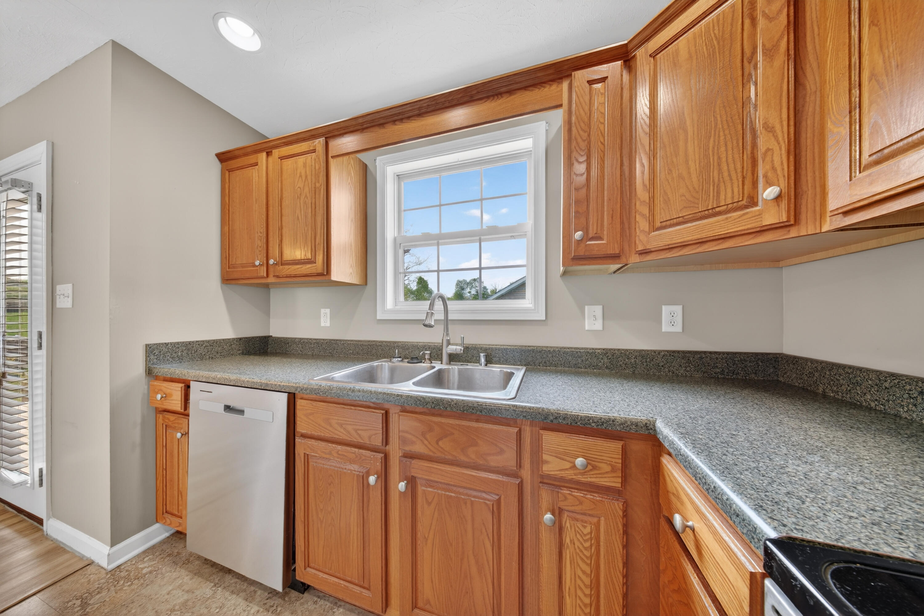 505 Coastal Avenue Property Photo 9